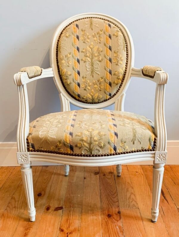 Chaise et fauteuil médaillon, style louis xvi, vers 1950