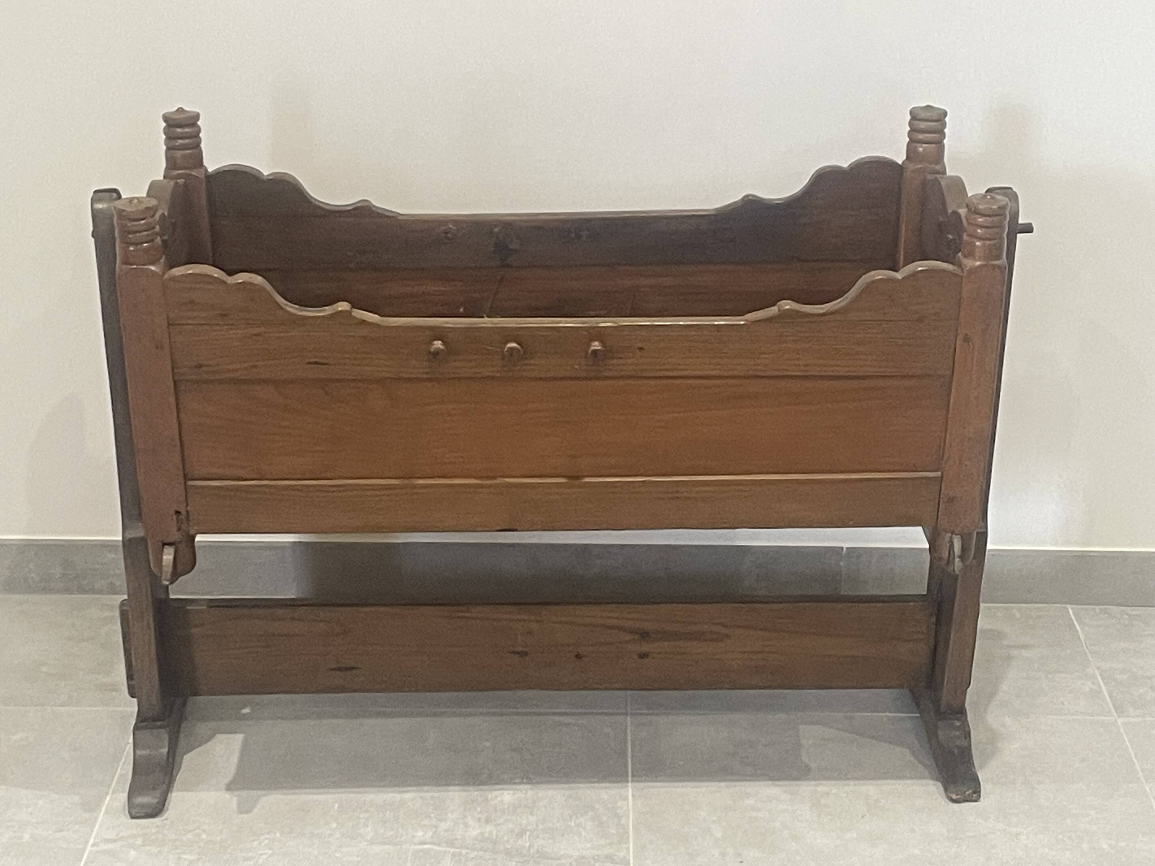 Small rocking bed 19th century
