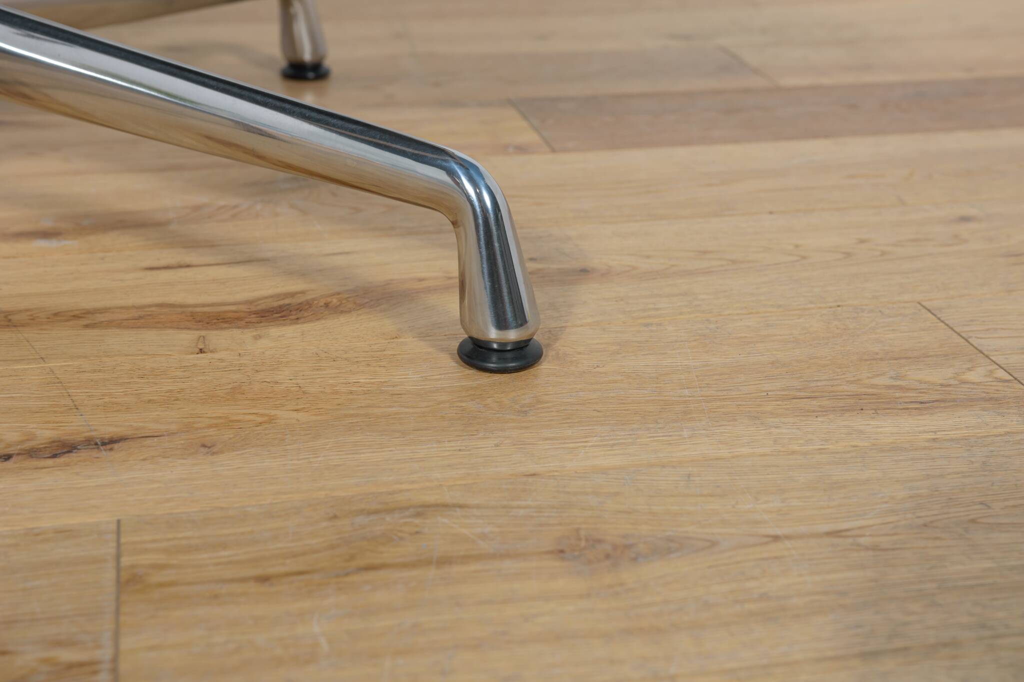 Eames Alu Group EA124 & EA125 Lounge Chair & Ottoman by Charles & Ray Eames for Vitra, 1980s.