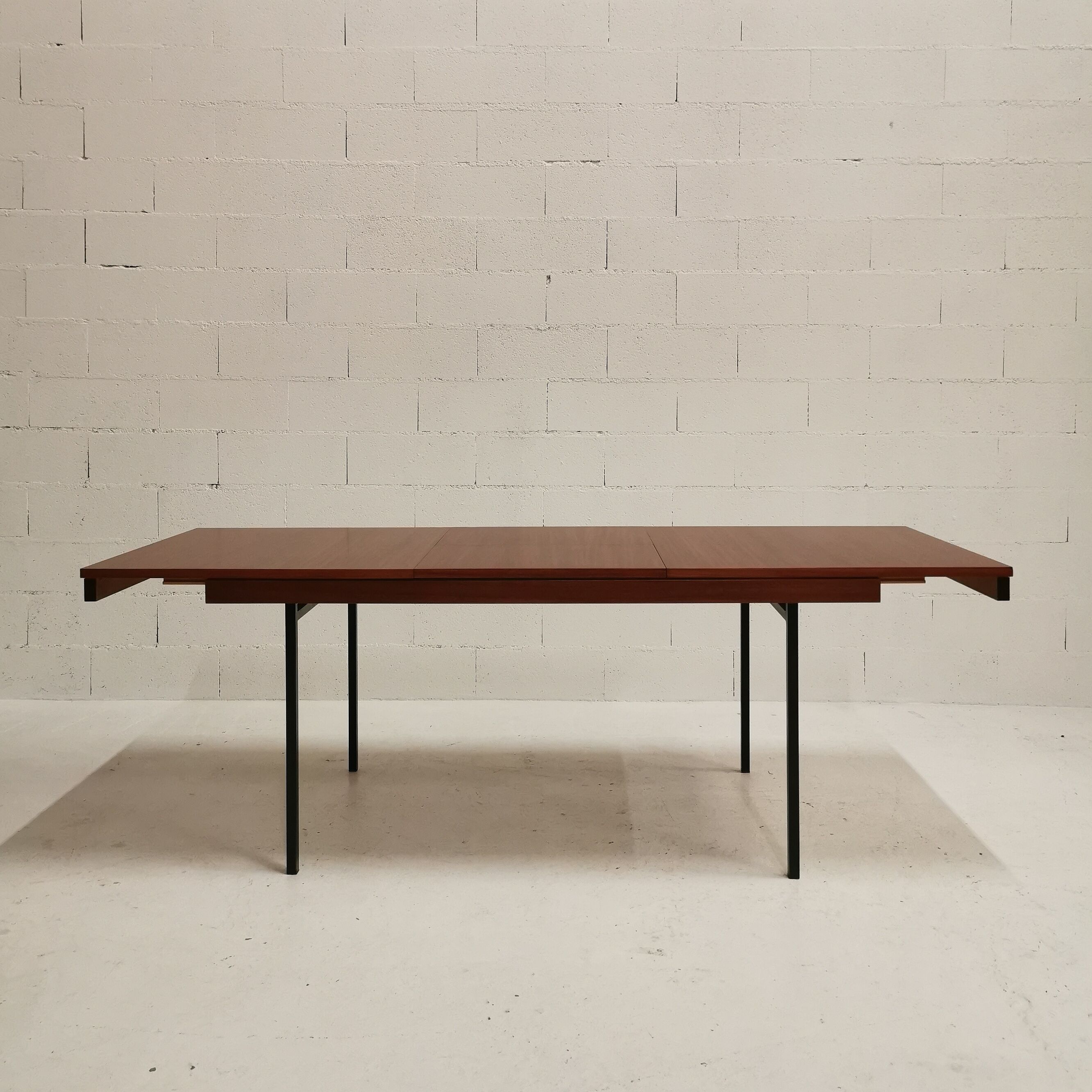 Table de repas extensible ARP  1950