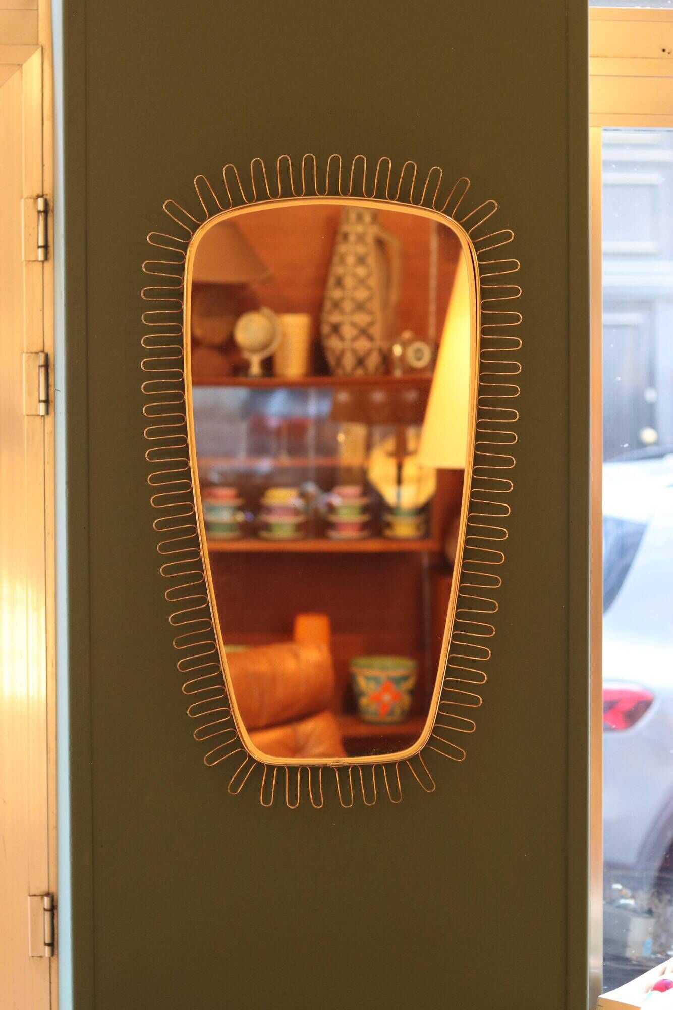 Vintage 50s-60s rear-view mirror, in pierced gold metal.