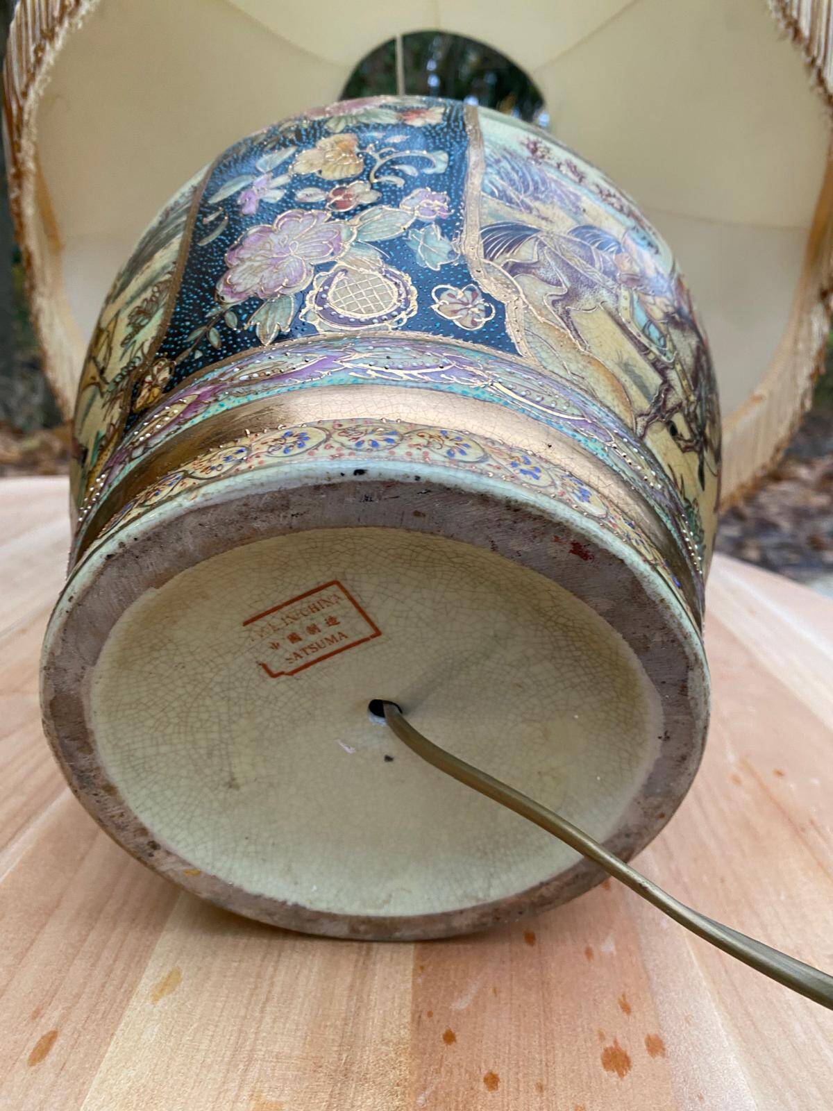 2 Japanese Satsuma lamps in gold ceramic with lampshades