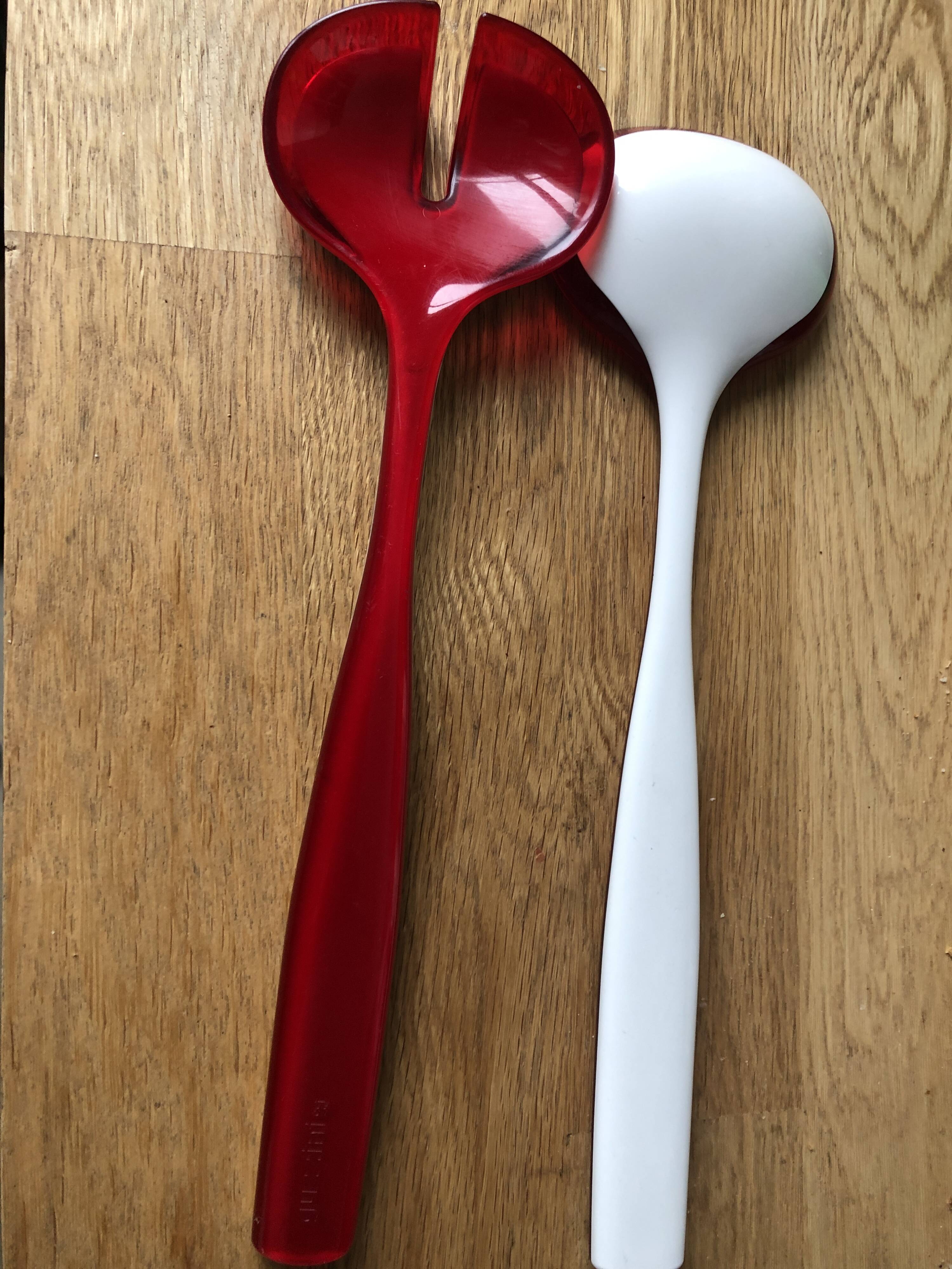 Bicoloured salad cutlery by Guzzini. Italy
