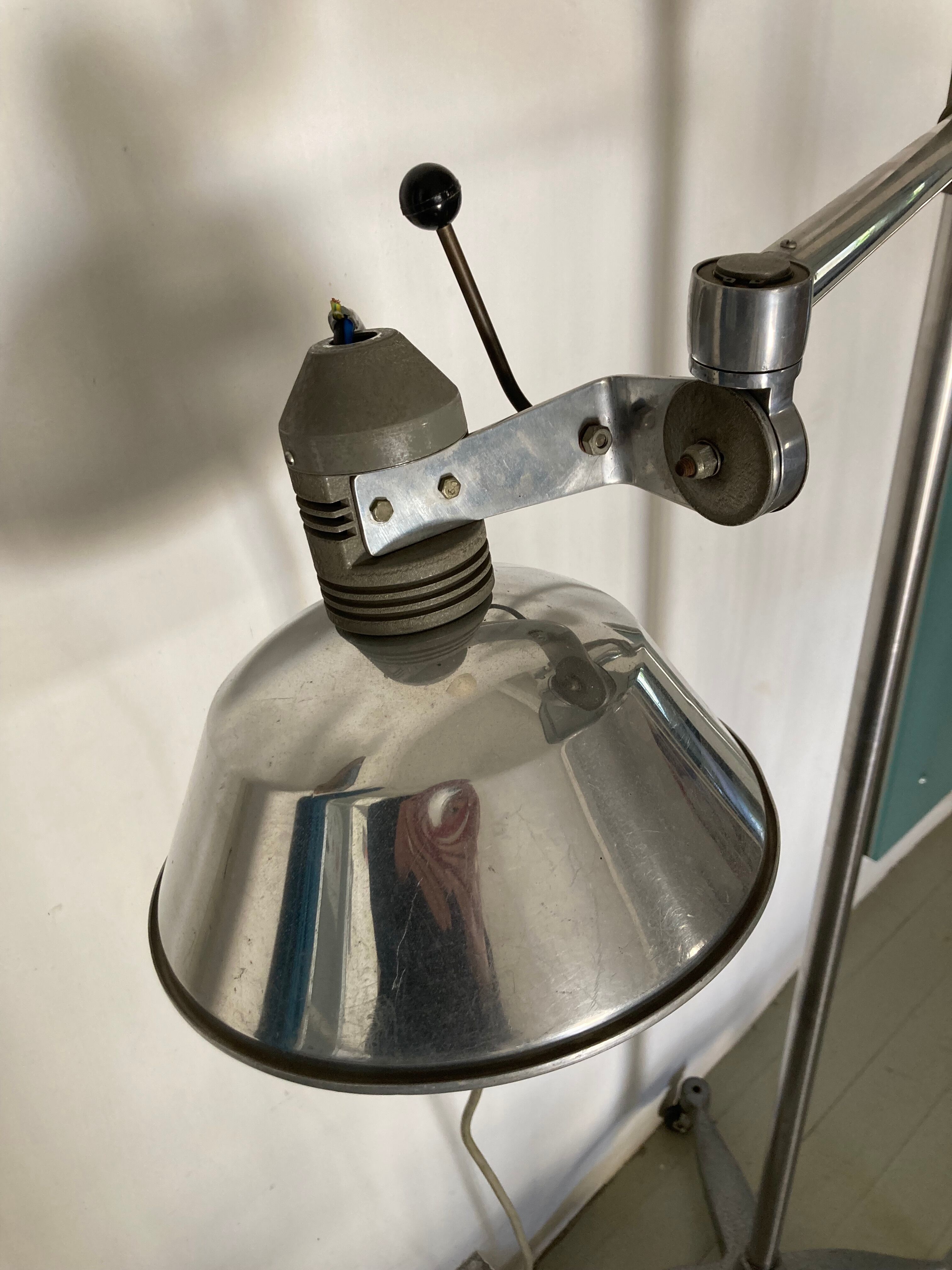 Narita Stand Photographer Projector