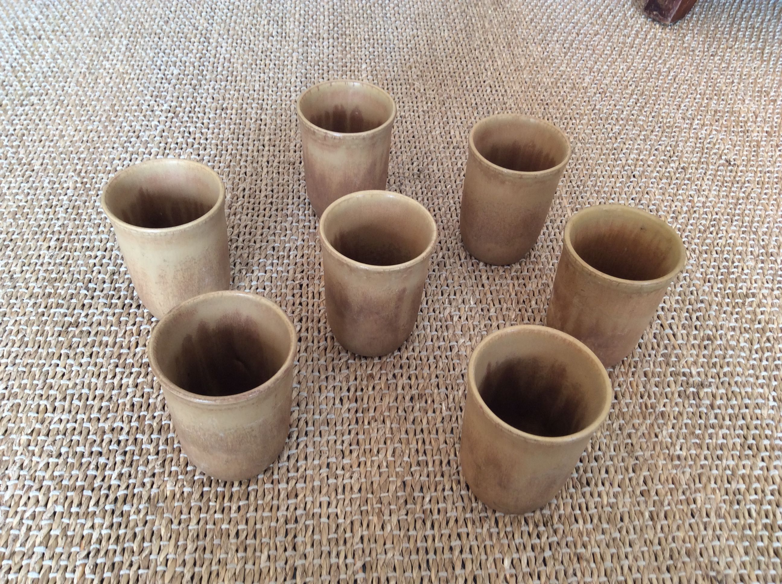 7 tasses en grès