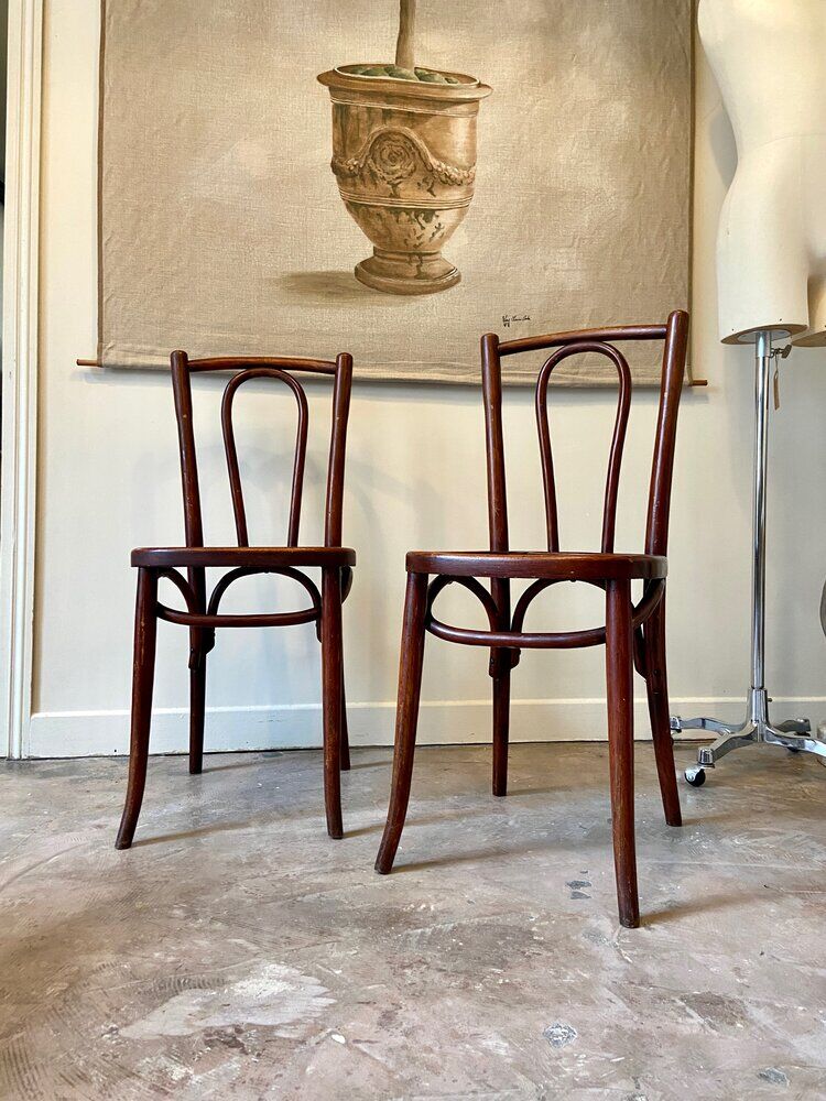 2 bistro chairs in arched and dark wood