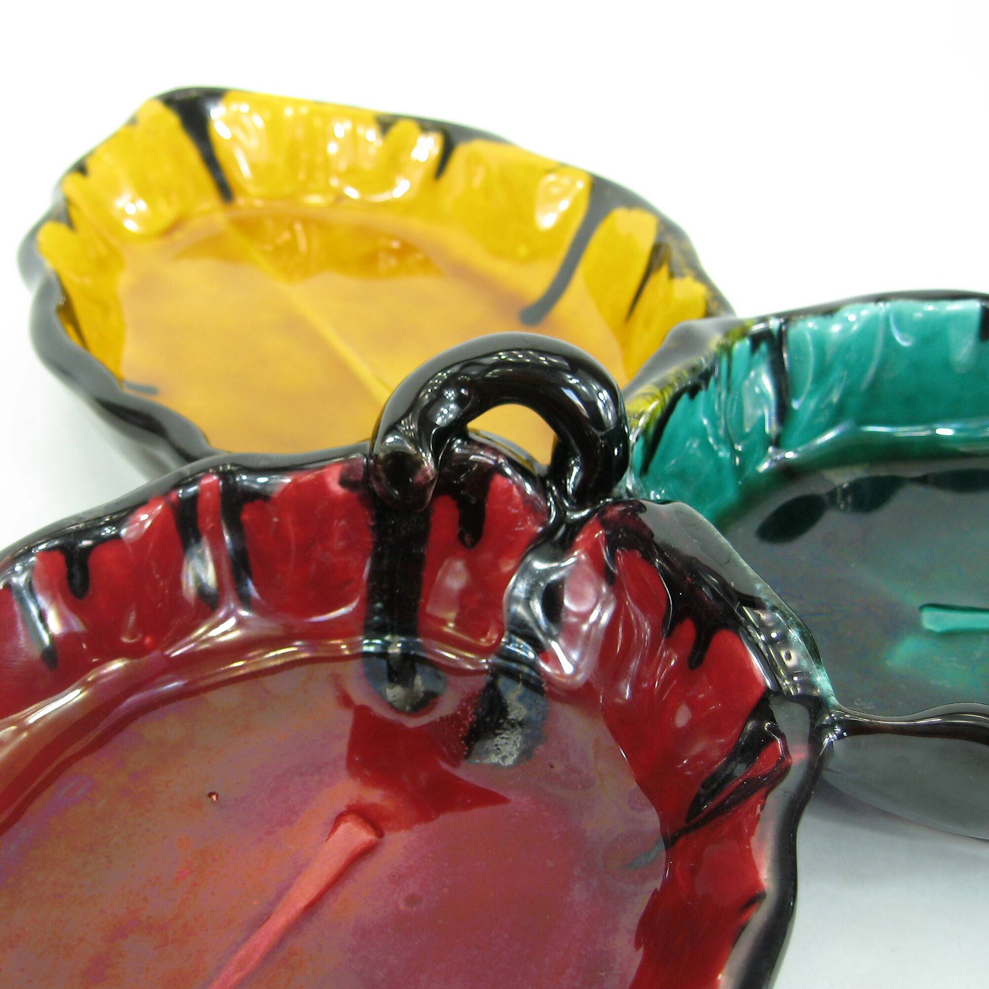 Ceramic compartmentalized leaf-shaped dish - vintage 50s