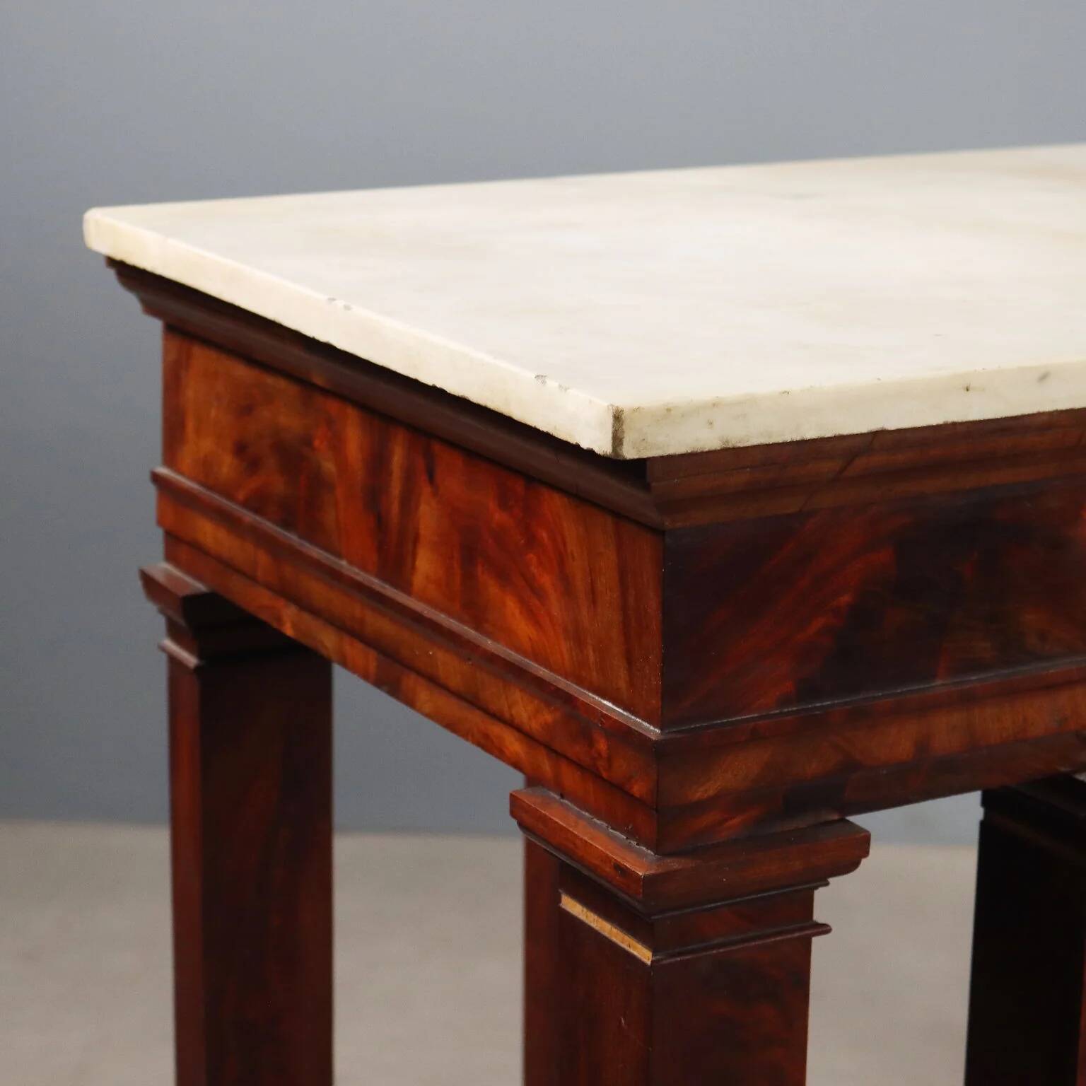 Empire console in mahogany and white marble, 19th century.
