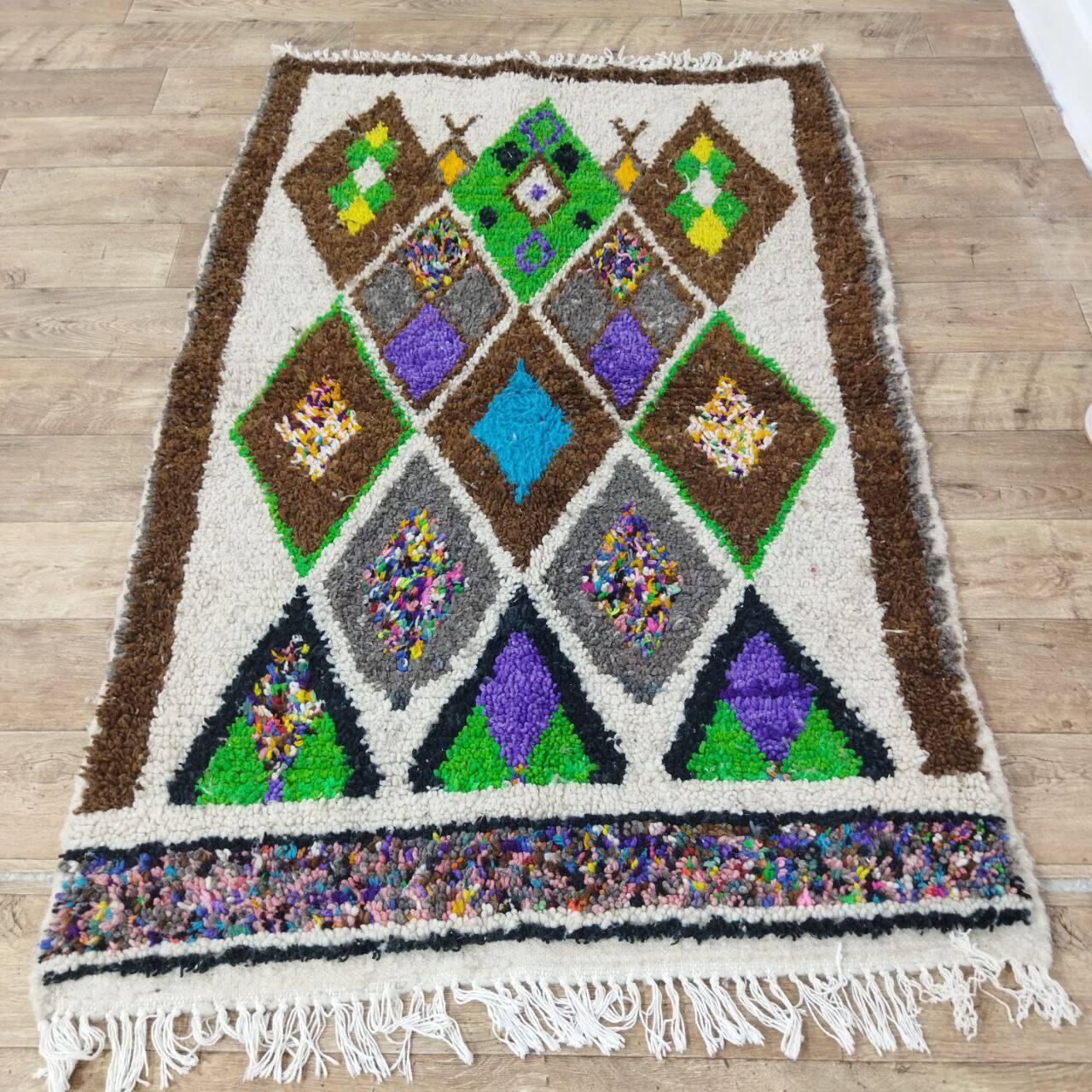 Handcrafted moroccan berber rug 178 x 114 cm