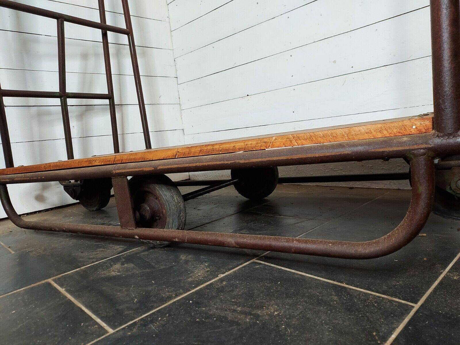 Iron and wood industrial trolley / clothes rack