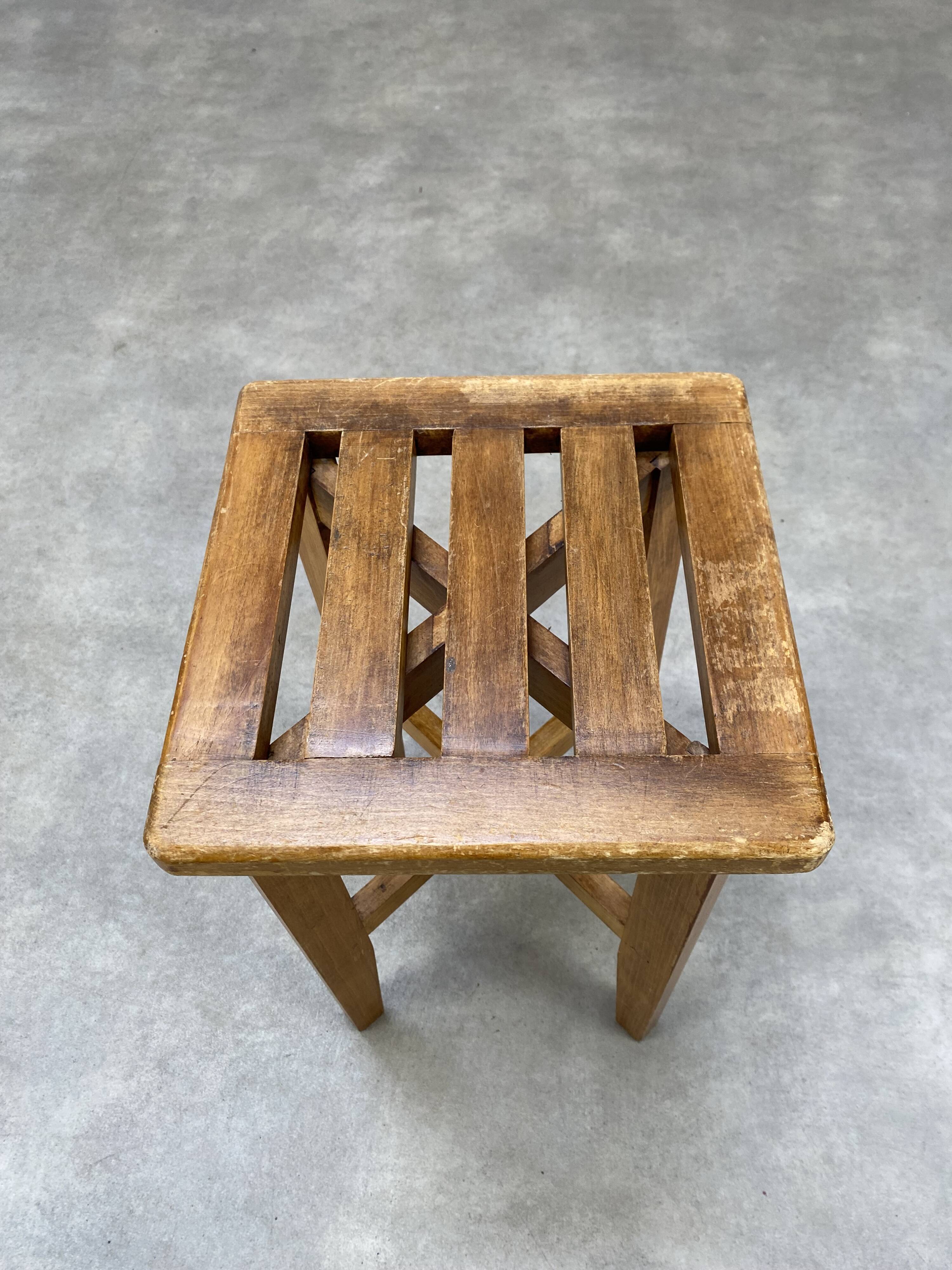 Stool reconstruction 50s with wooden slats