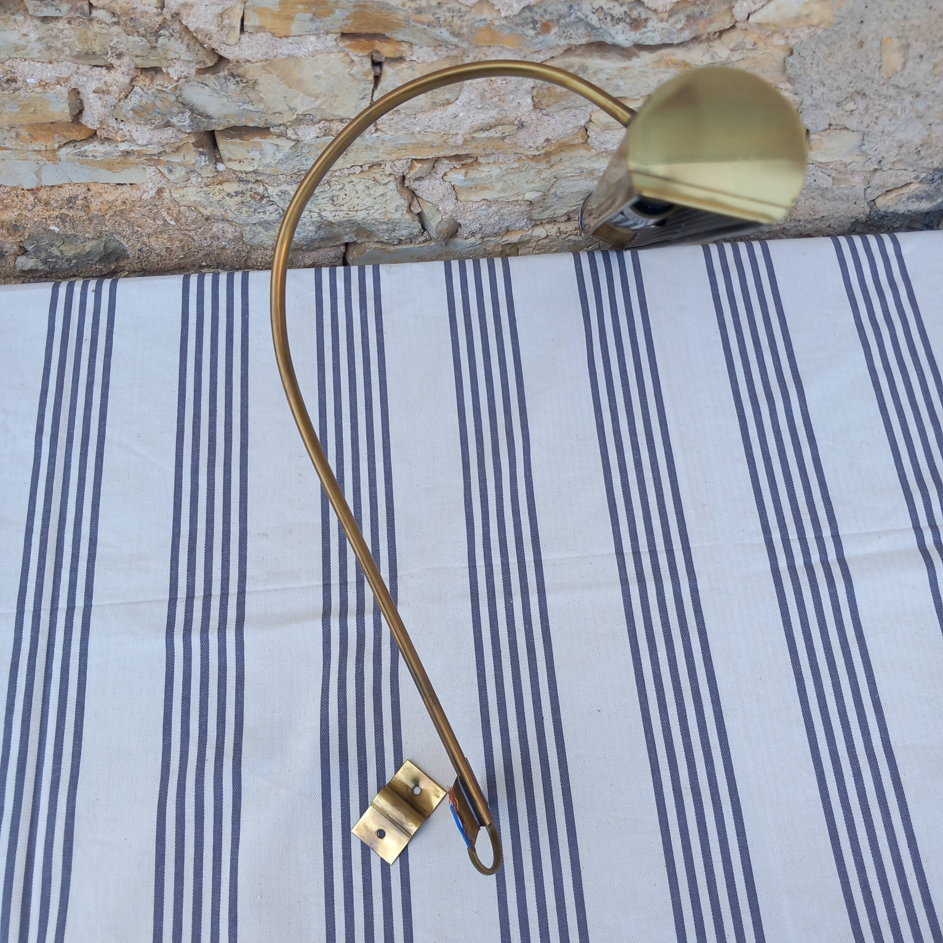 Brass wall light for picture lighting