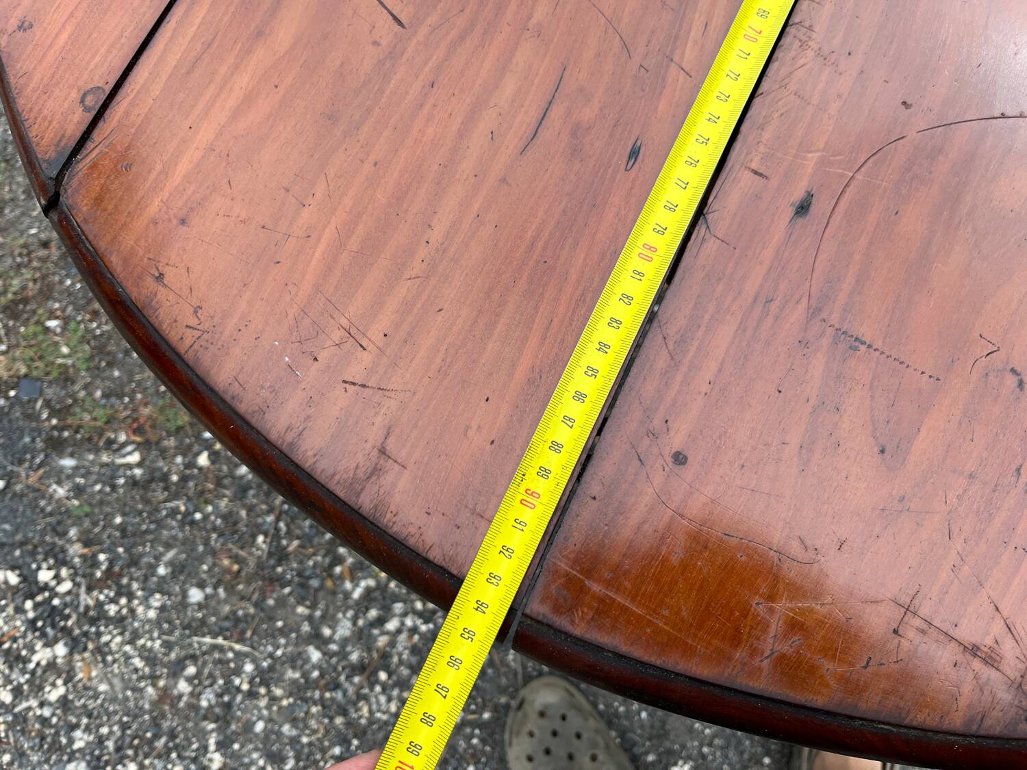 Antique round mahogany table, turned and fluted legs