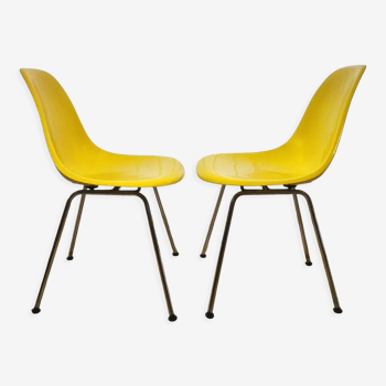 Paire de chaises Eames DSX jaune en fibre de verre de 1975