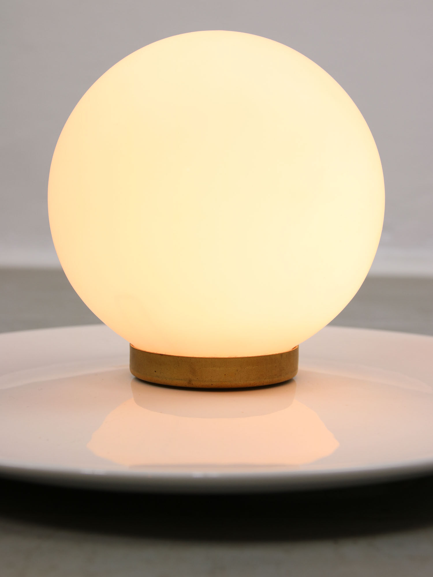 Lampe murale en céramique blanche vintage