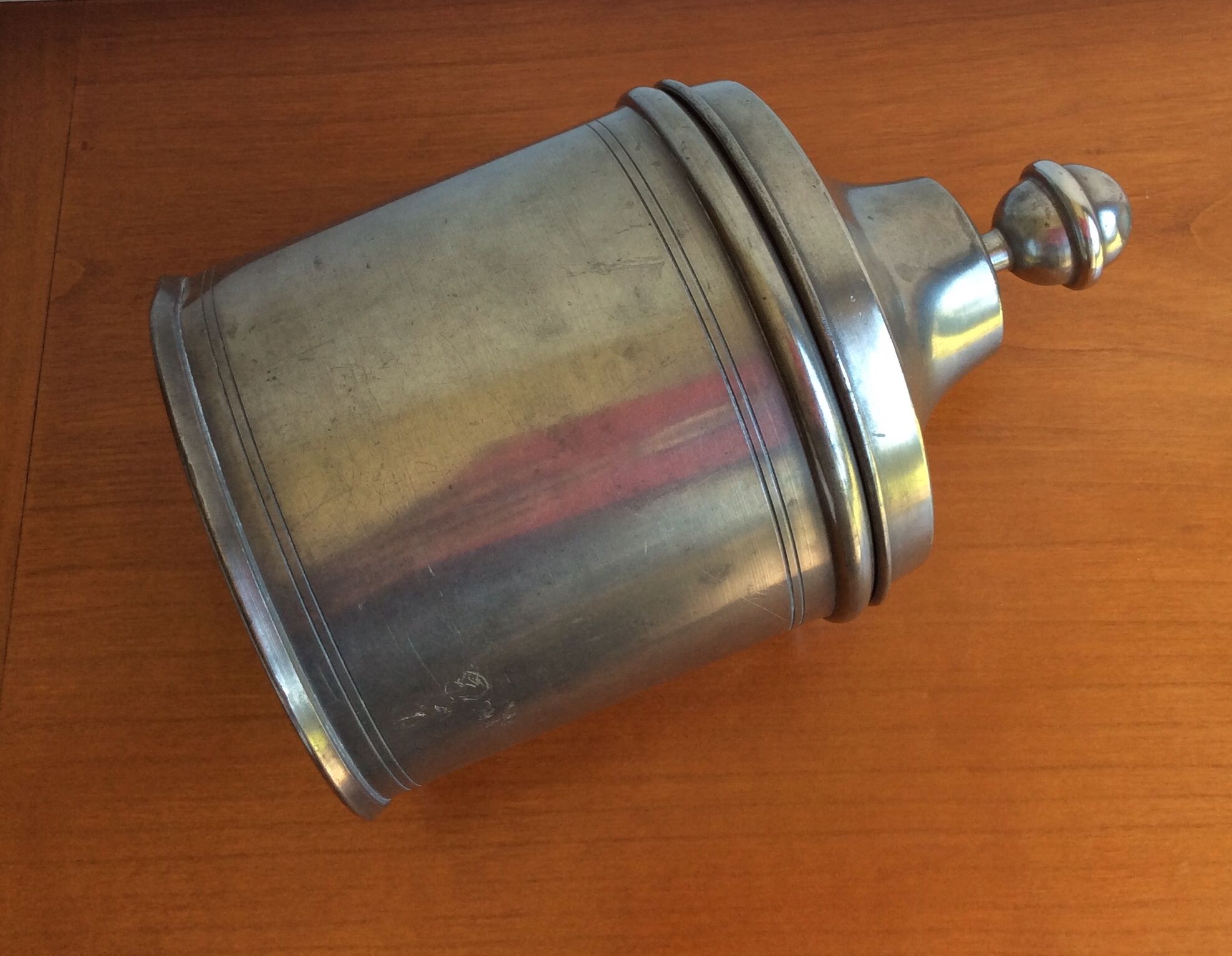 Pot with fine tin lid Paris
