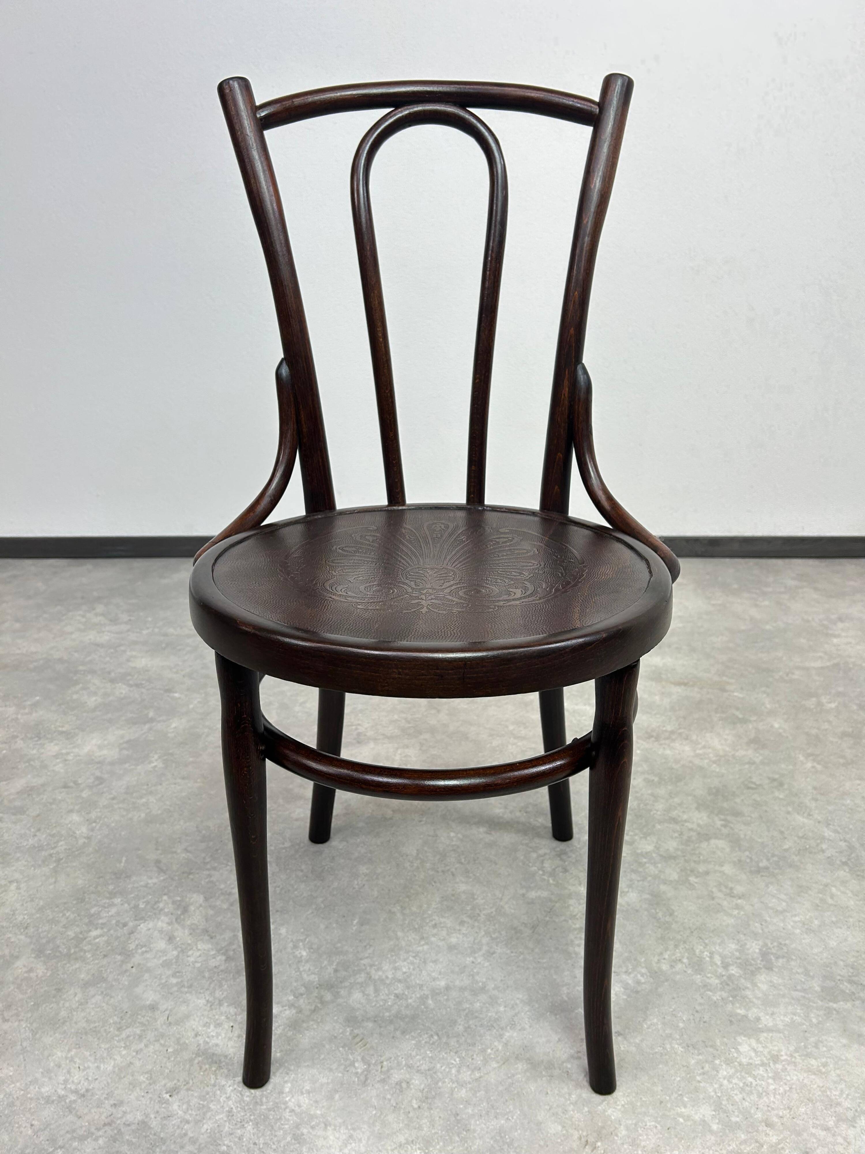 Chaise en bois courbé par Thonet no.54