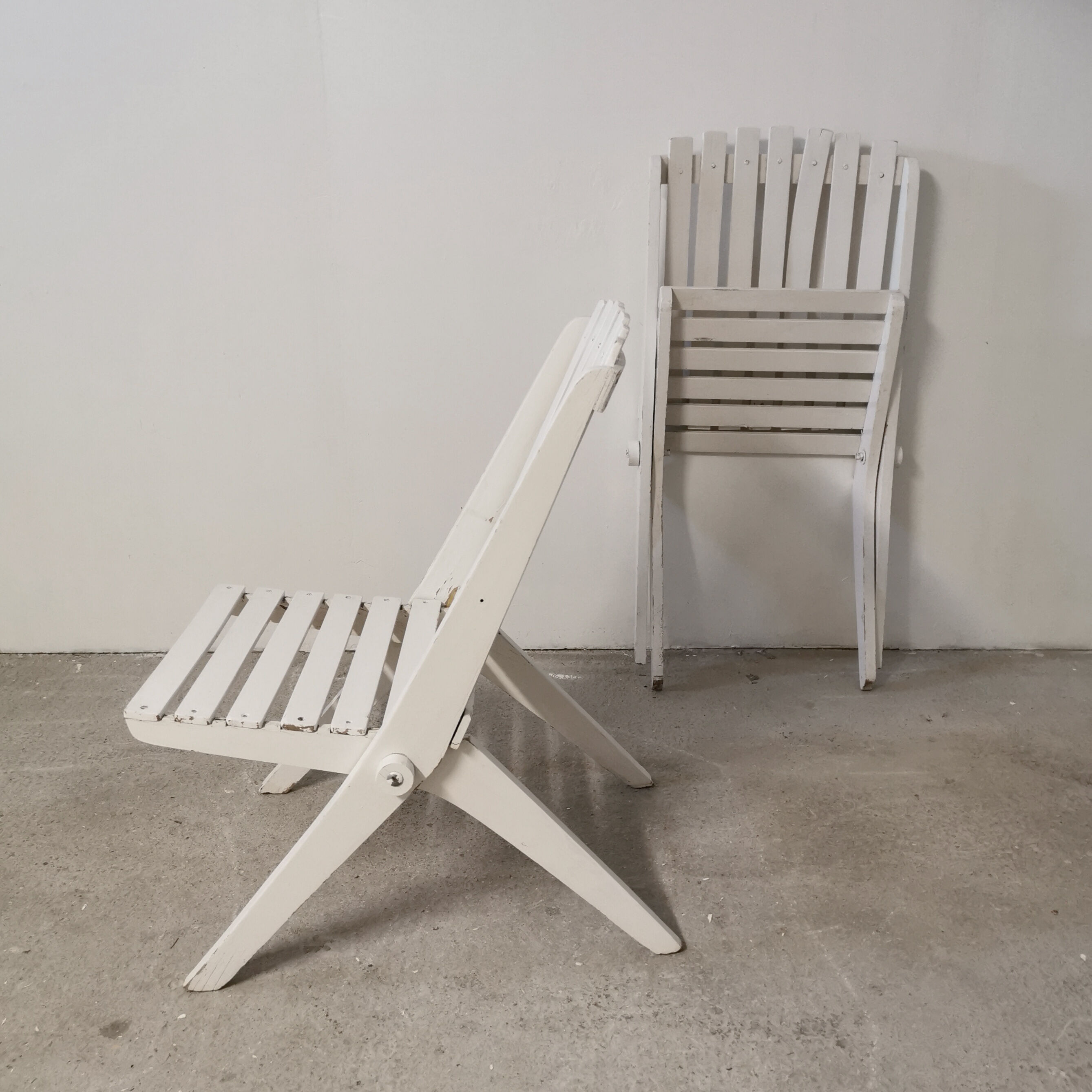 Pair of folding scissor chairs, 1950