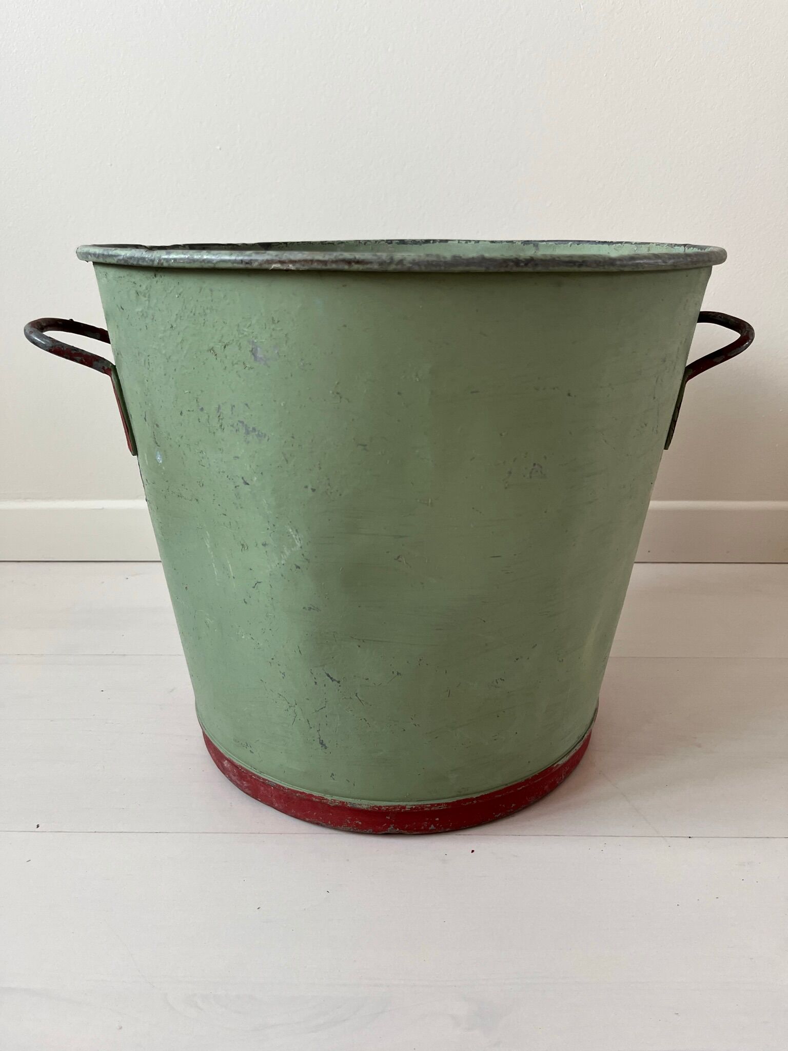 Lessiveuse en zinc verte