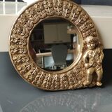Shabby Chic round mirror. Putti/Cherub decor. Floral motifs. Dimensions: 20 x 20 cm.