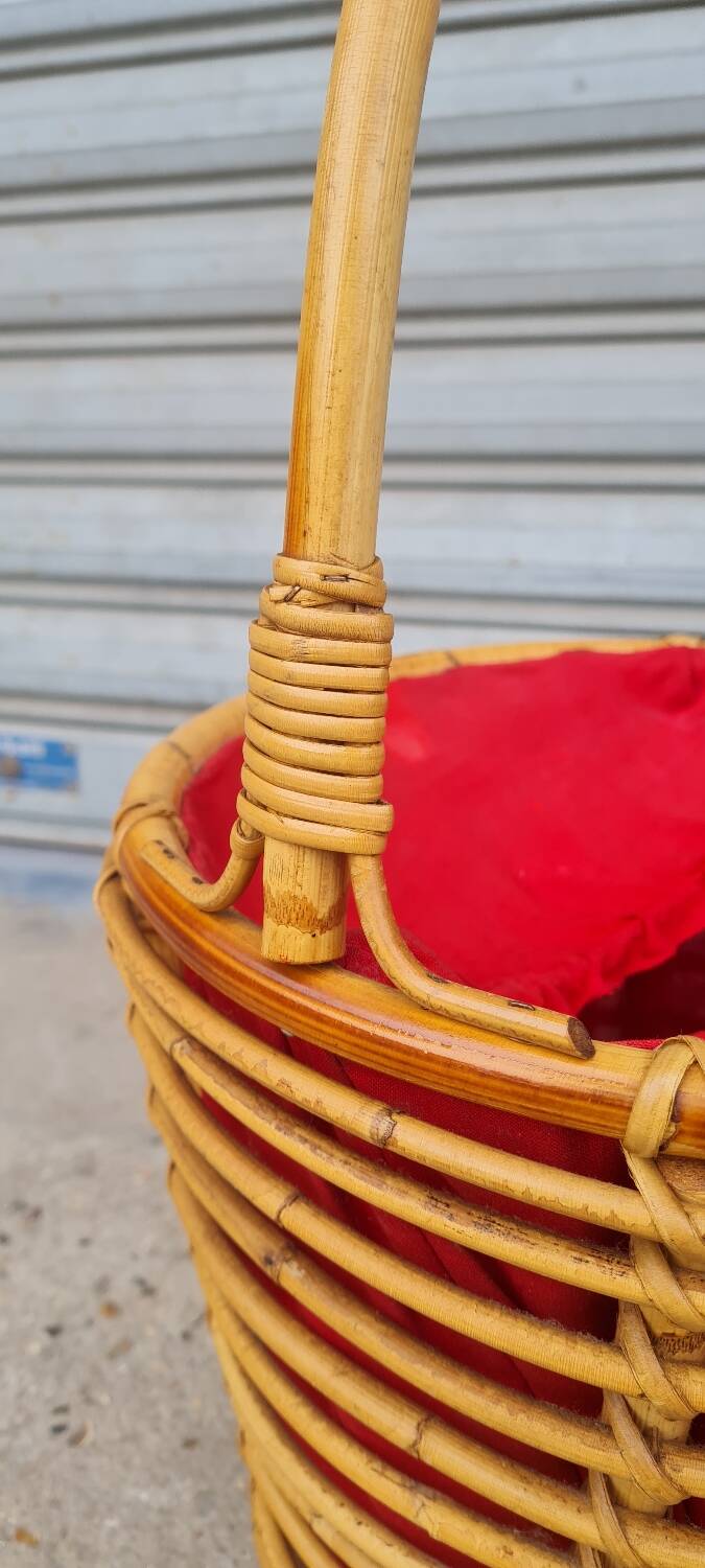 Vintage rattan worker