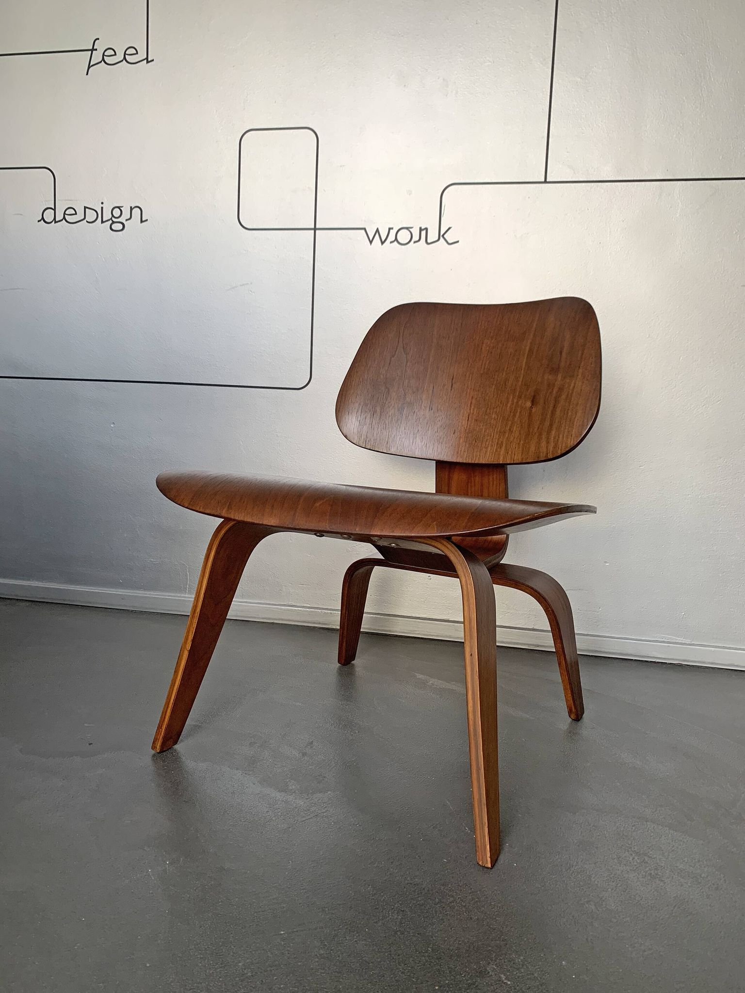 LCW LOUNGE CHAIR WOOD WALNUT BY CHARLES & RAY EAMES EVANS / HERMAN MILLER 1948-49