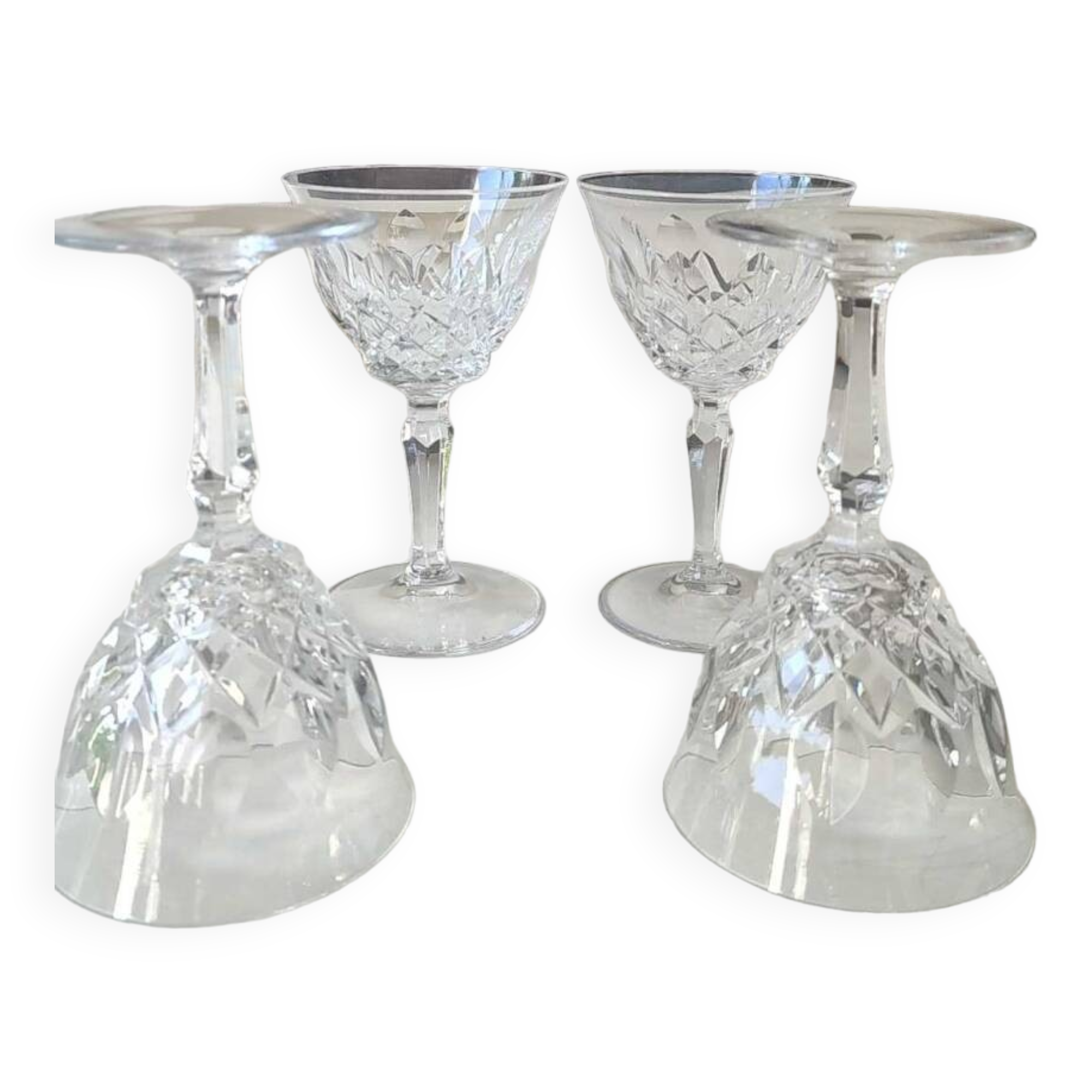 Lot 4 x White wine glasses with flared necks. Crisscross/water drop patterns..