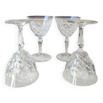 Lot 4 x White wine glasses with flared necks. Crisscross/water drop patterns..