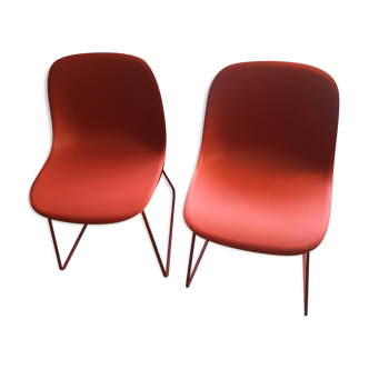 Red muuto "visu" chairs with sled base