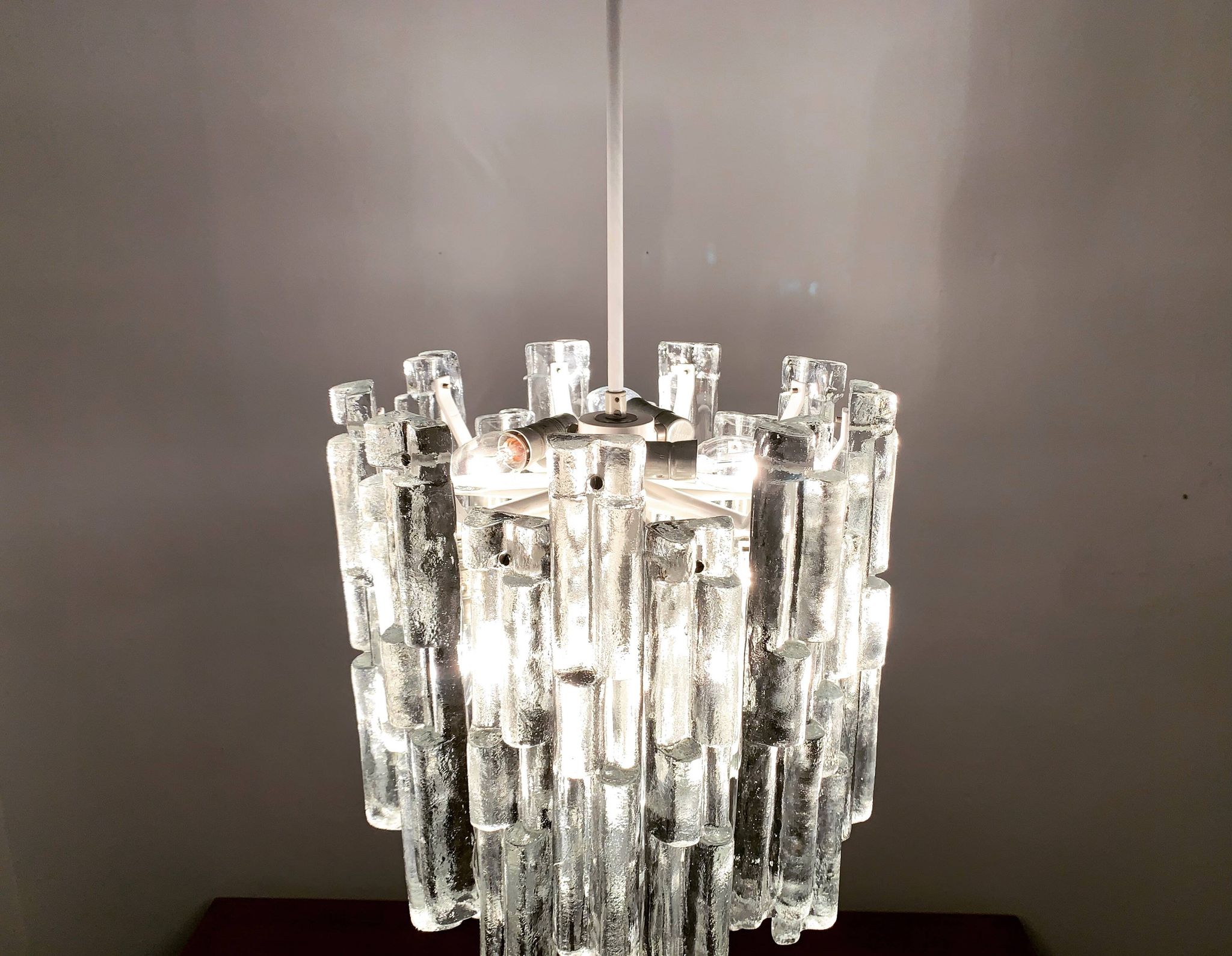 Chandelier en verre de glace autrichien par J.T. Kalmar
