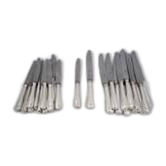 Ercuis Perles 24 knives, 12 table knives + 12 cheese knives in silver-plated metal, nearly new.