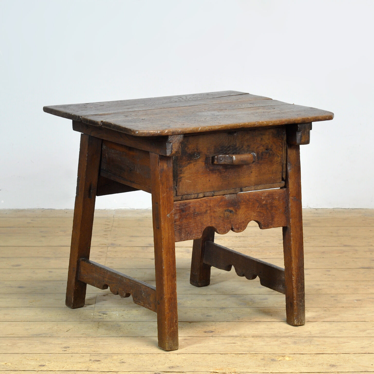 Table espagnole, XVIIIe siècle