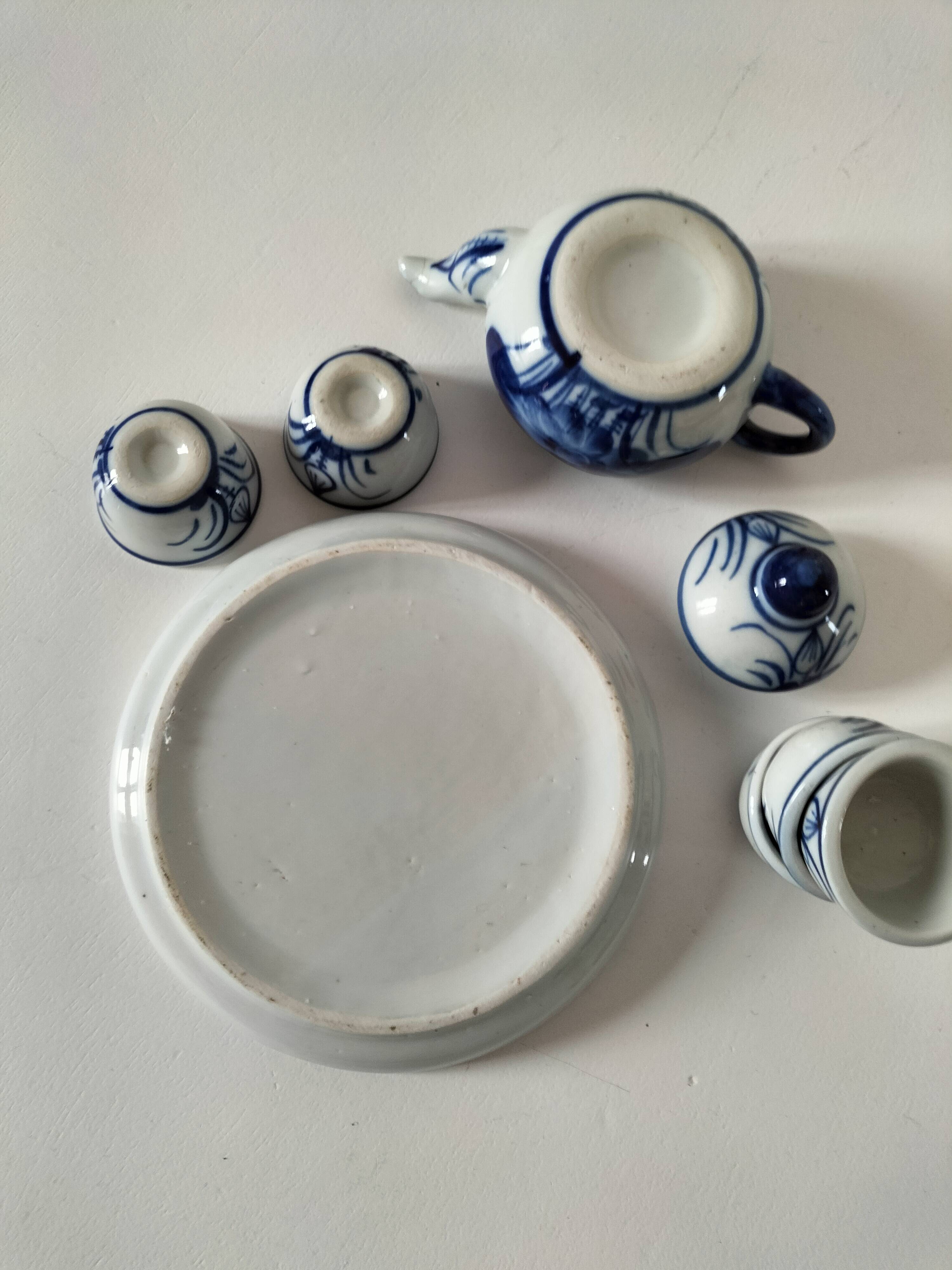 Small blue and white sake set – teapot, 5 cups and tray.