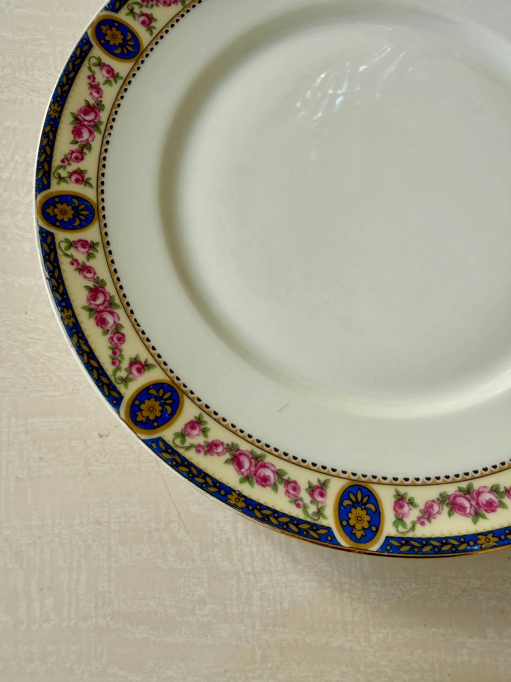 Set of 7 flat plates in Limoges porcelain