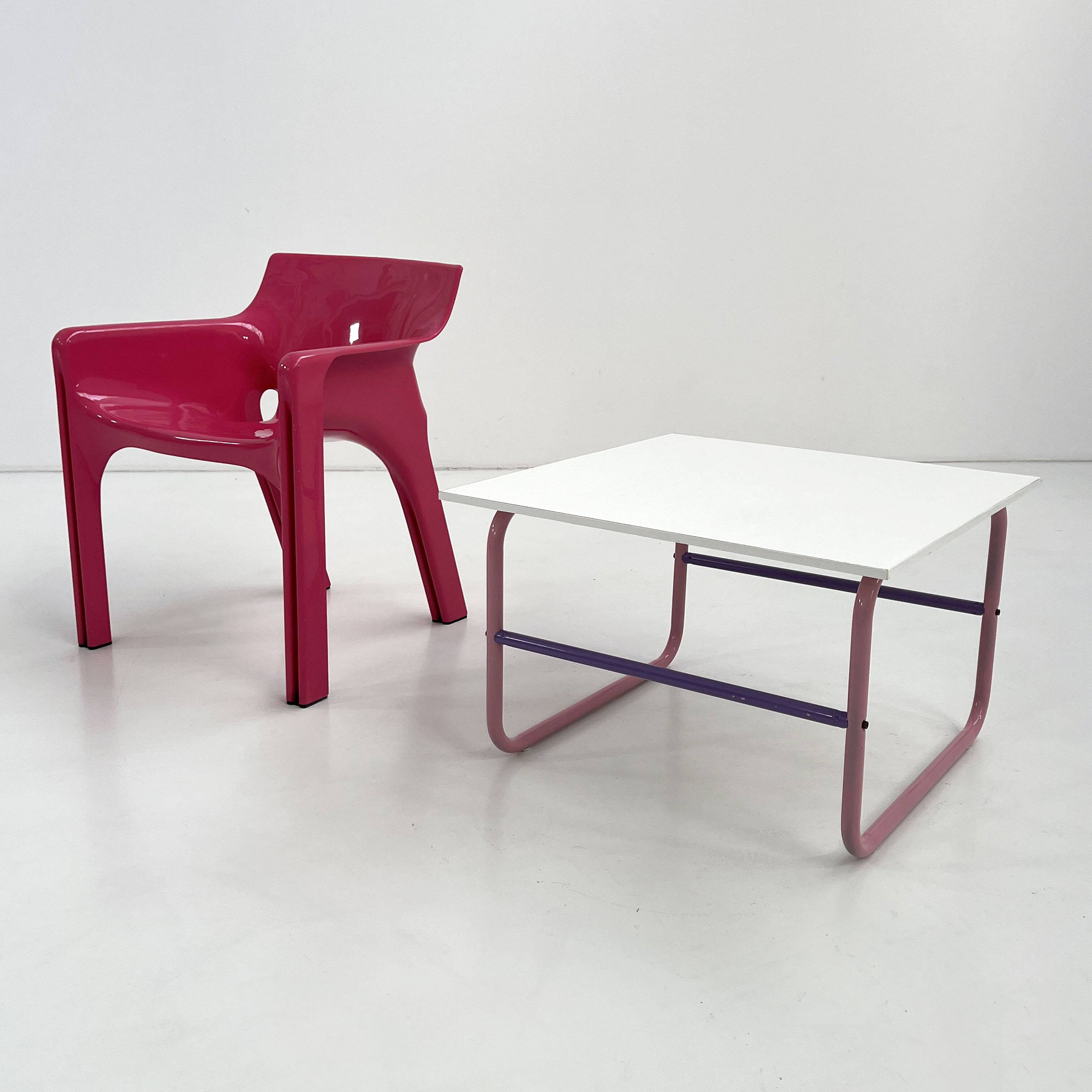 Tubular coffee table in pink and purple, 1980.
