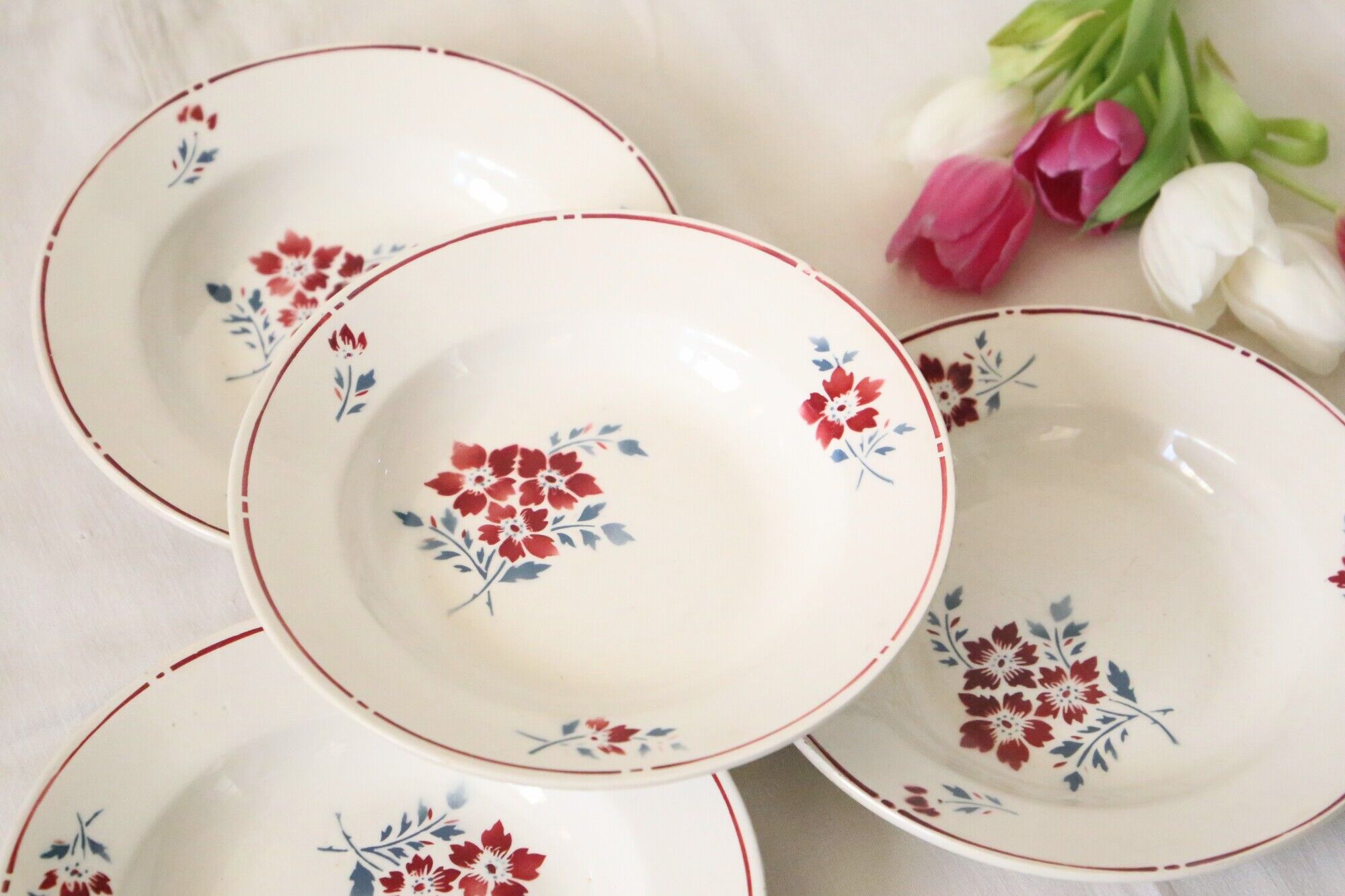 Set of 4 hollow plates, Moulin des Loups, Victor motif
