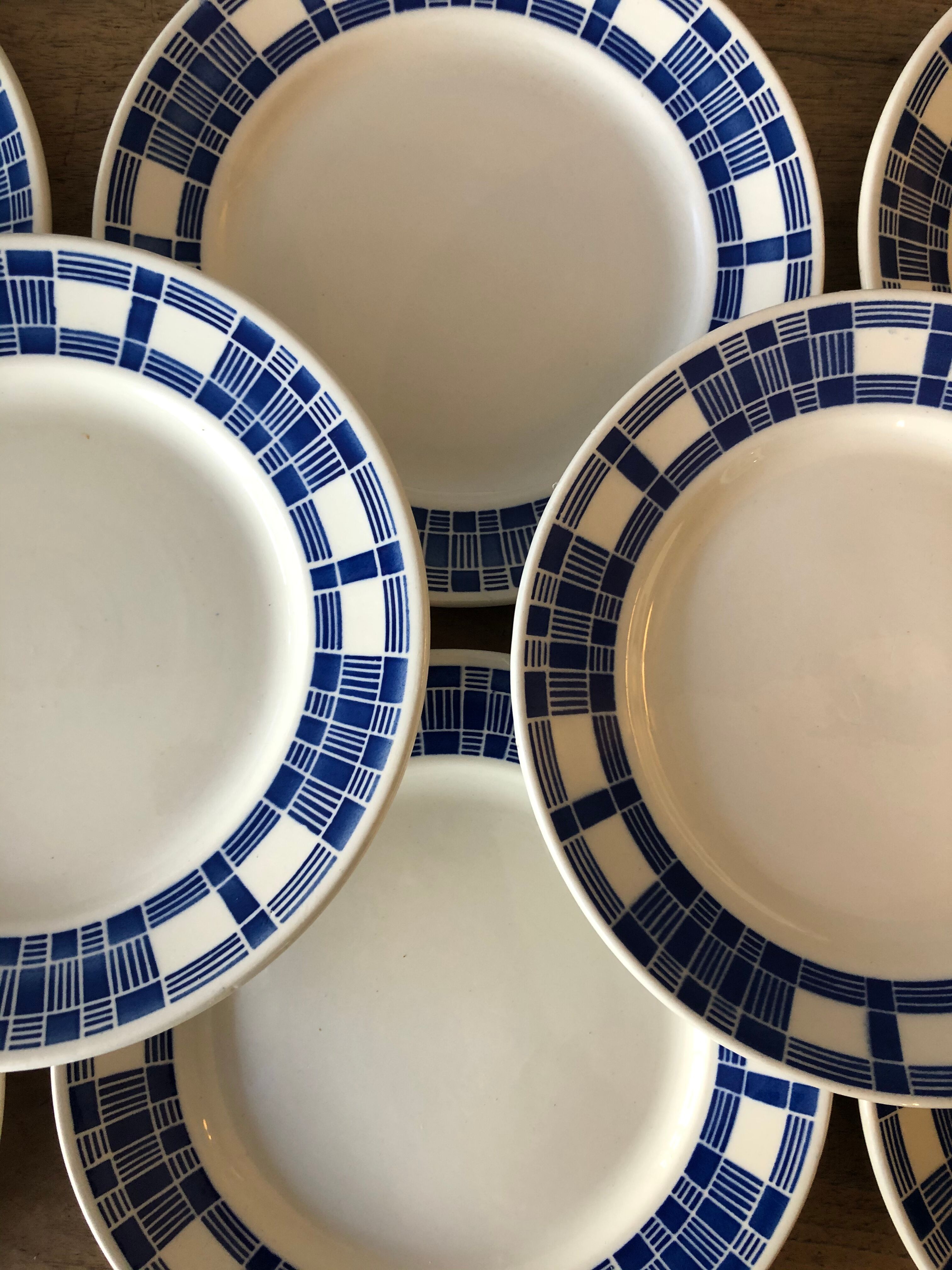 8 dessert plates made of antique earthenware