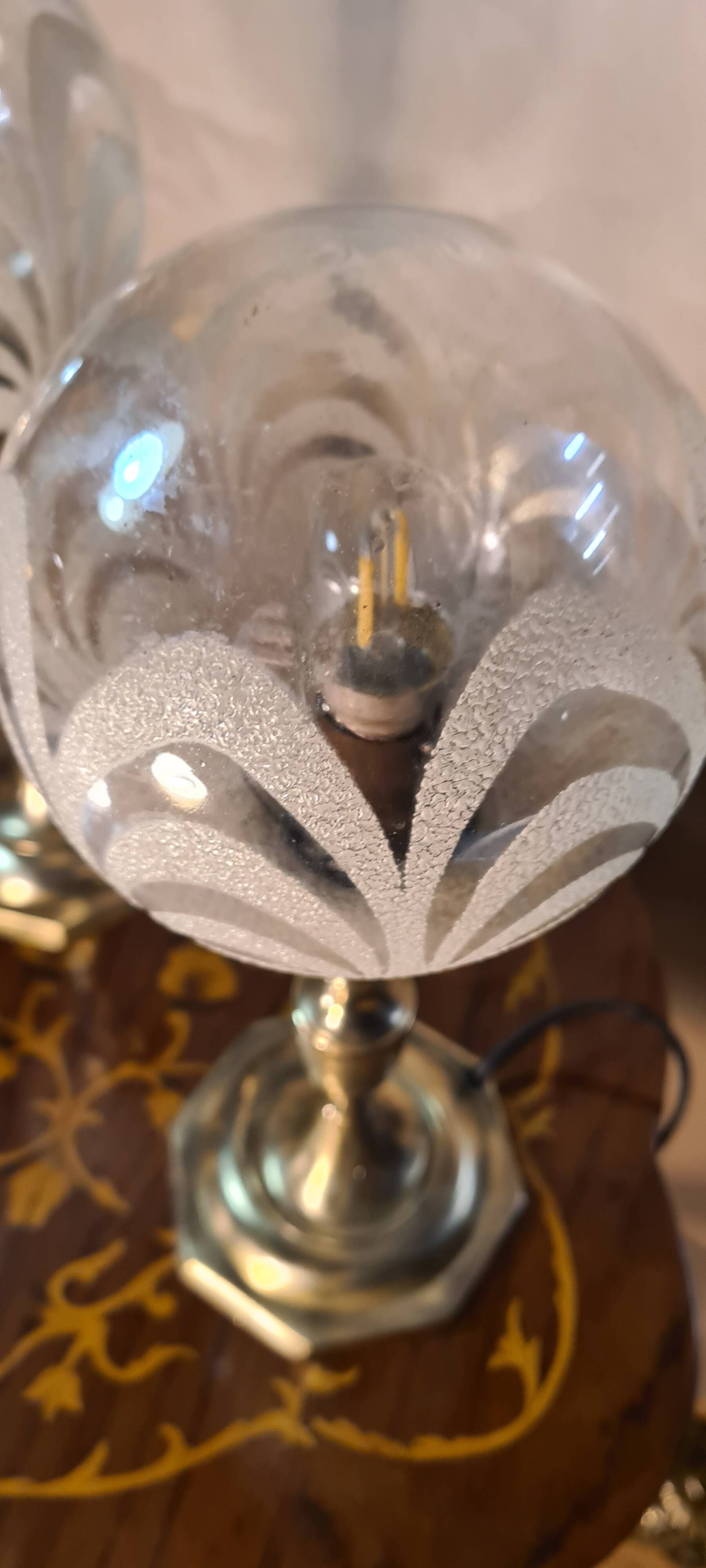 pair of brass bedside lamps and glass ball 32x160