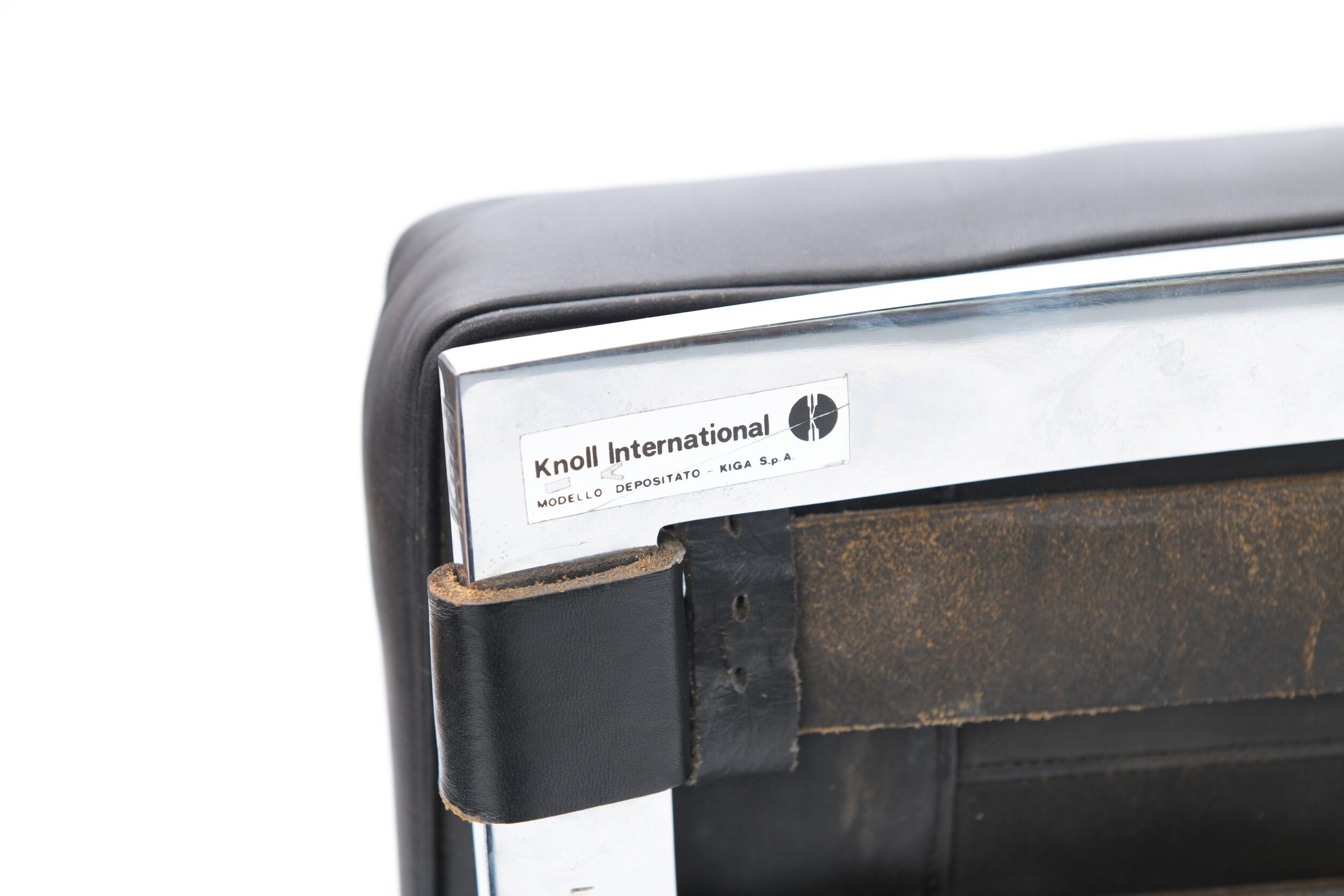 Barcelona chair by Mies van der Rohe, Knoll Studio