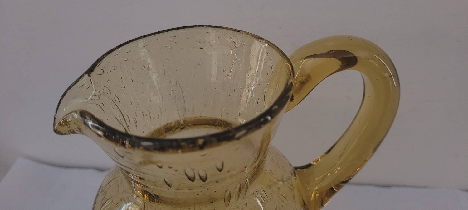 Pichet en verre bullé soufflé