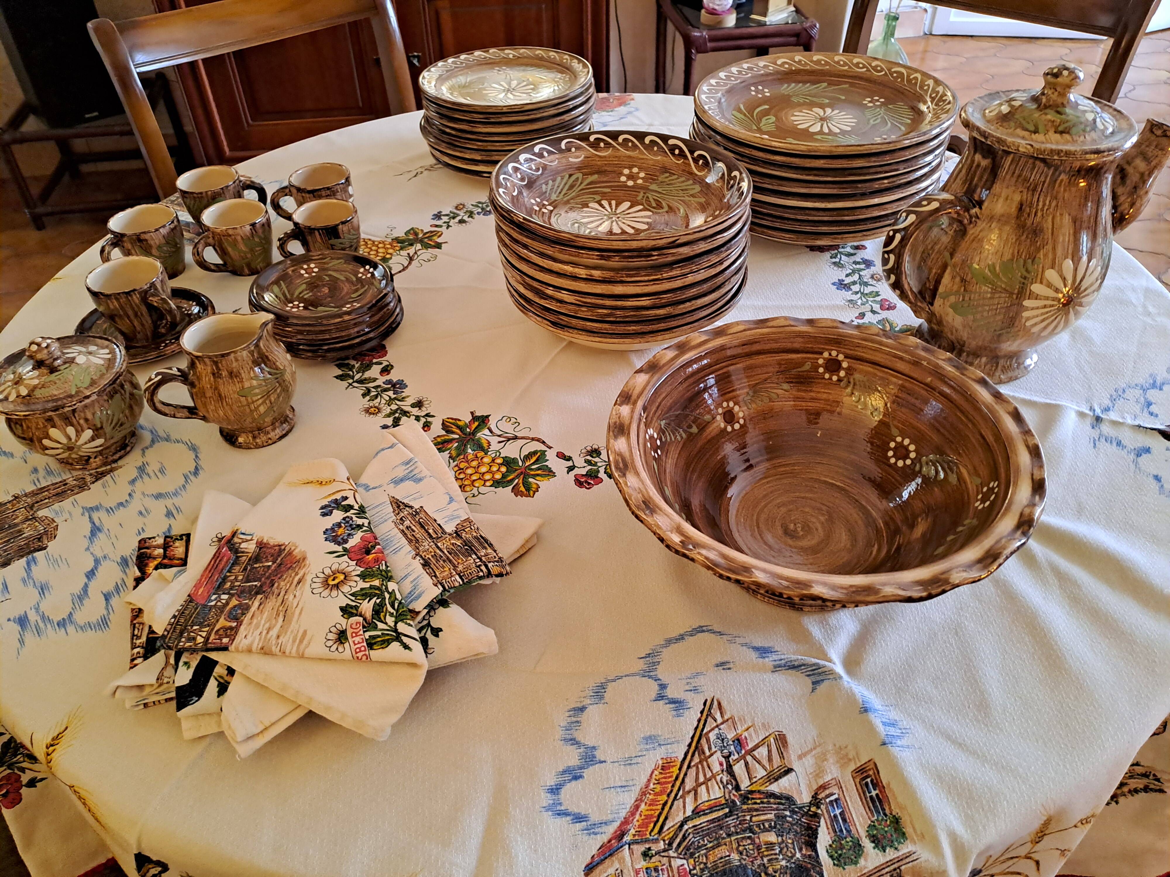 SERVICE DE TABLE "ALSACIEN" FAIT MAIN