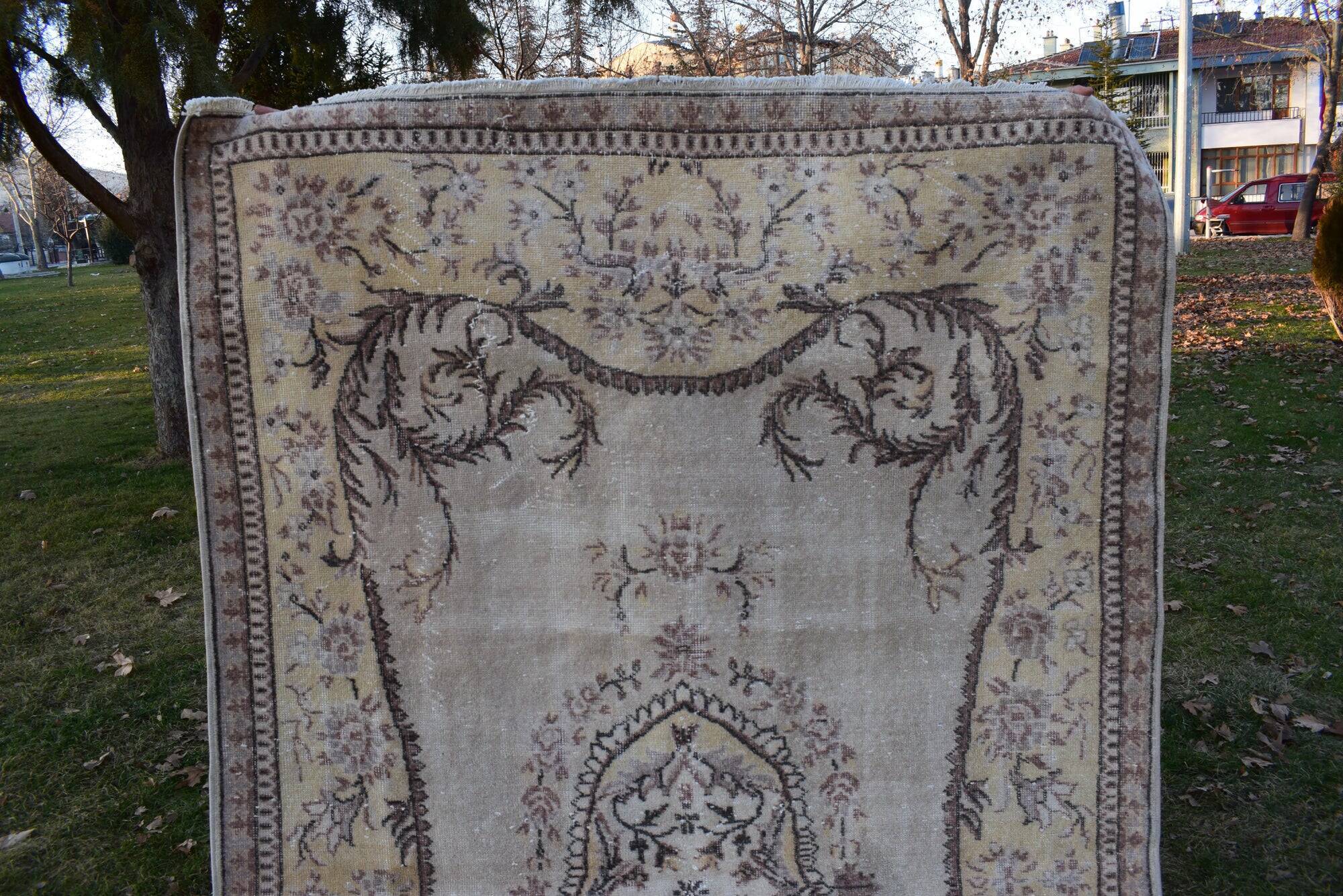 Vintage Turkish handmade rug 167x274 cm