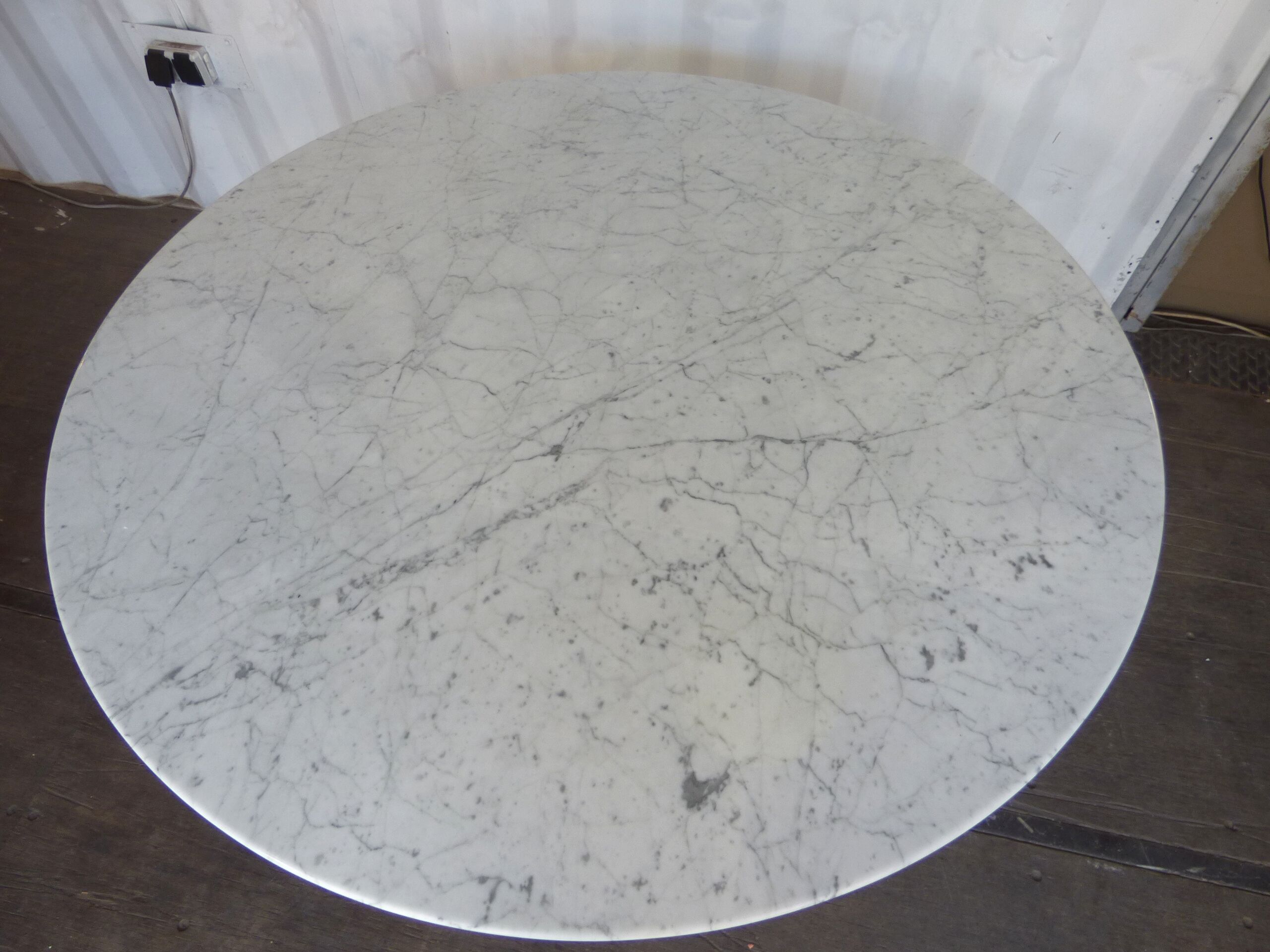 Marble table Knoll by Eero Saarinen