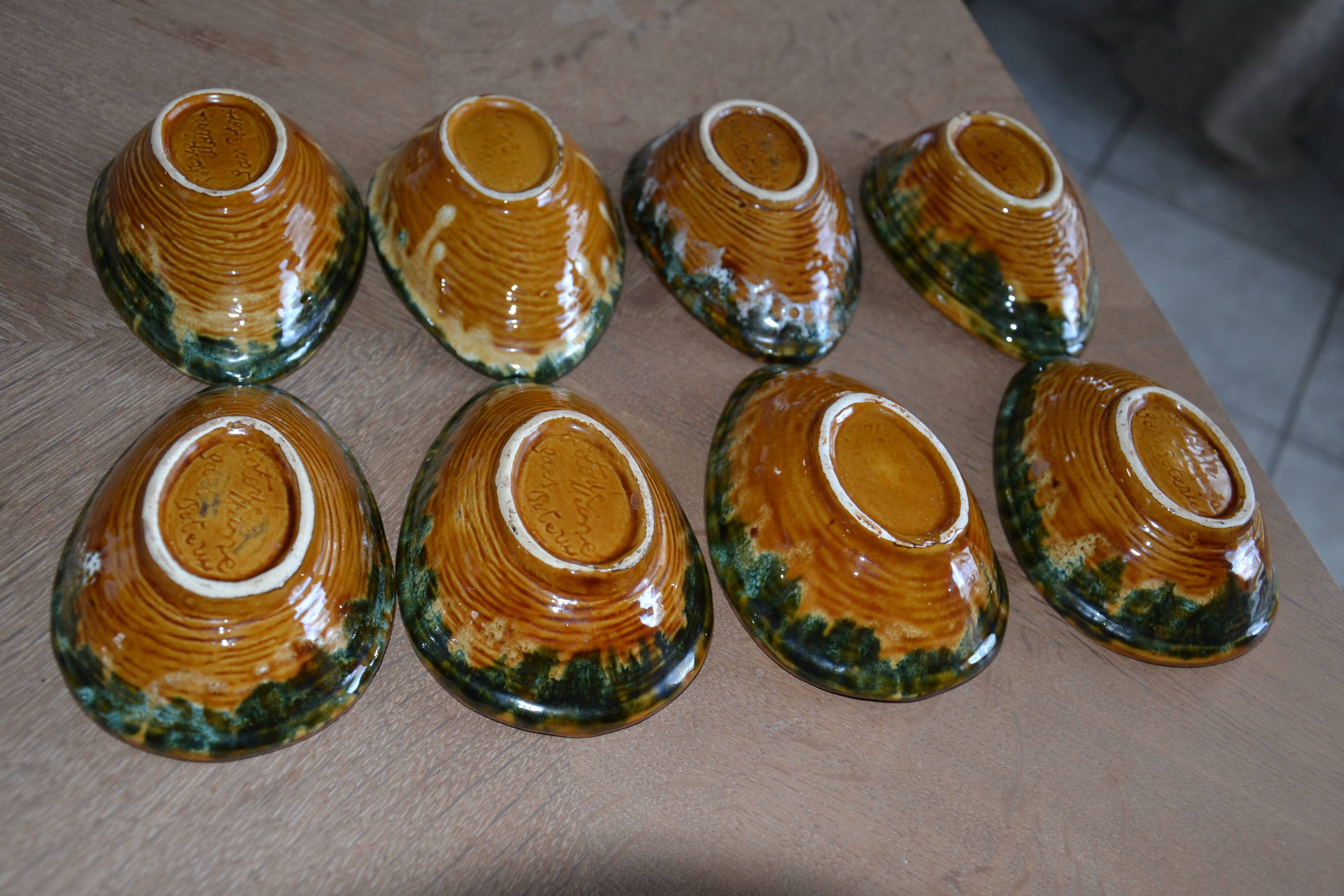 8 ceramic avocado bowls from Sars Poteries