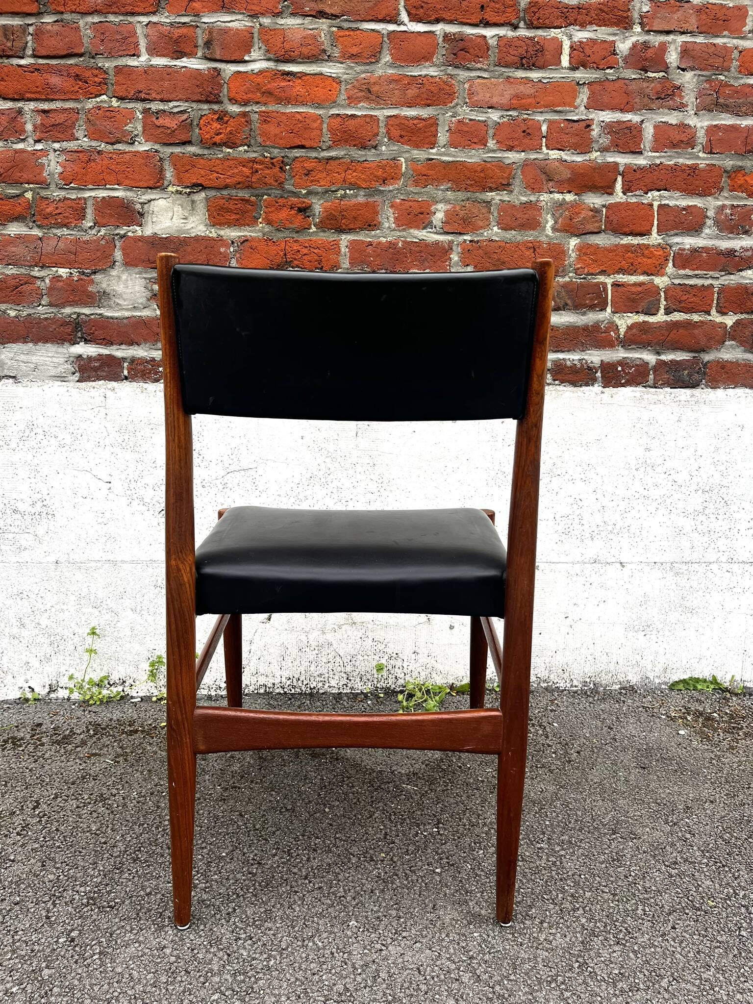 Set of 2 vintage Scandinavian chairs in wood and black faux leather.
