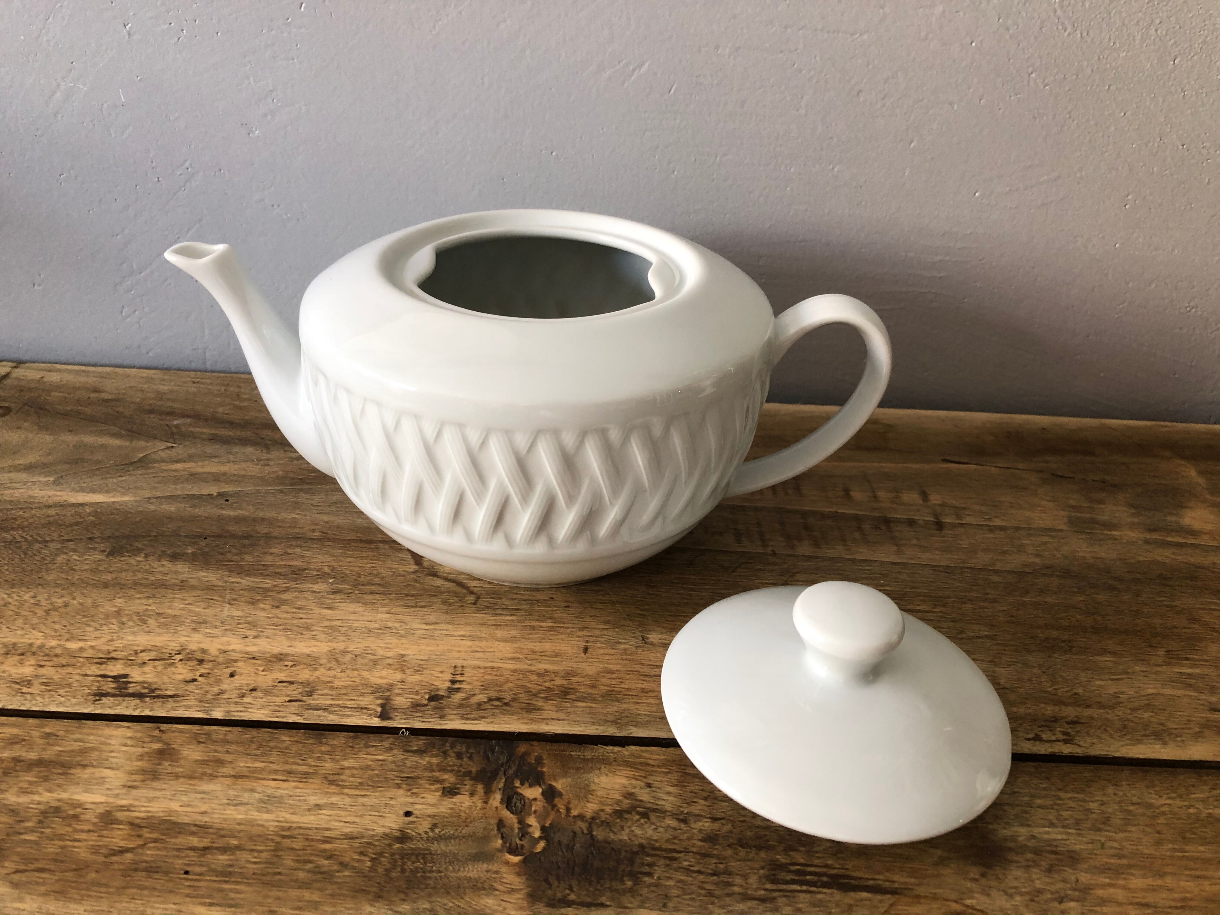 Porcelain tea maker