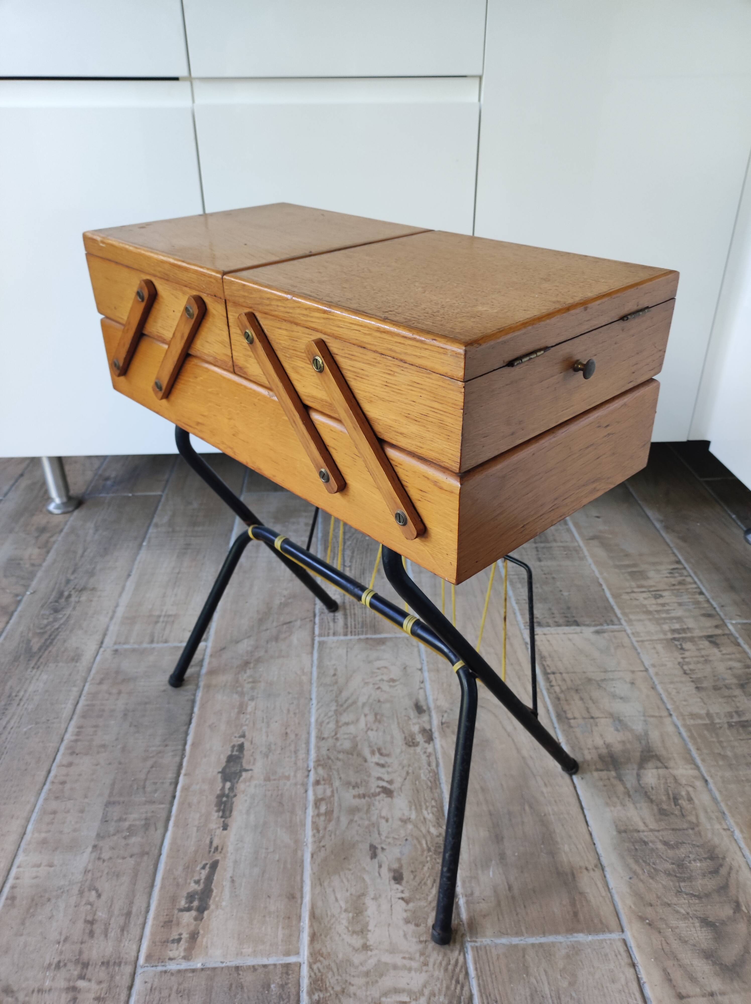 Worker sewing box door magazines steel wood scoubidou yellow vintage