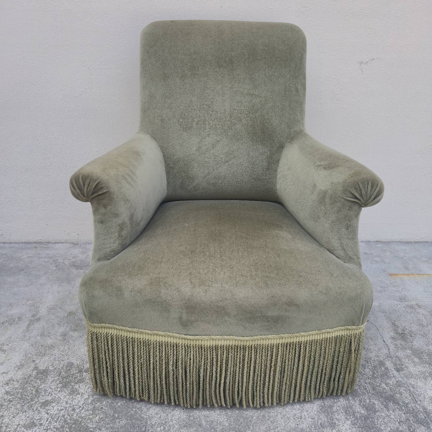 Napoleon III period velvet toad armchair, 19th century