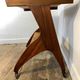 Table d'appoint sculpturale sur roulettes, bois massif, années 1950