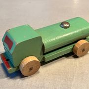 Camion citerne en bois, jouet ancien